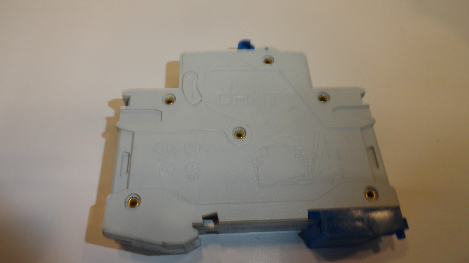 SS11: CHINT E218757 Circuit Breaker