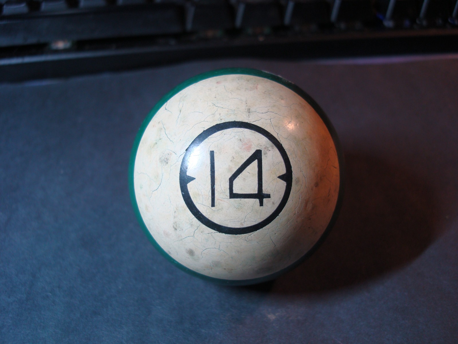 Brunswick Ivorylene Dart clay balls