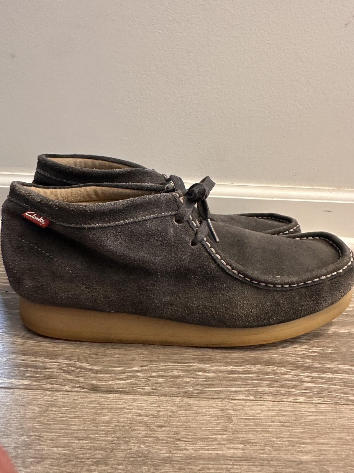 Clarks Wallabee Dark Gray Suede Chukka Shoes Crepe Sole Lace Up Ankle 10.5
