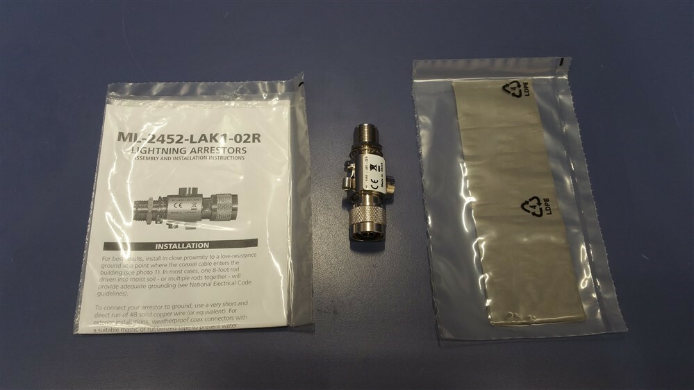 Extreme Networks (ML-2452-LAK1-02R) Dual Band Lightning Arrestor