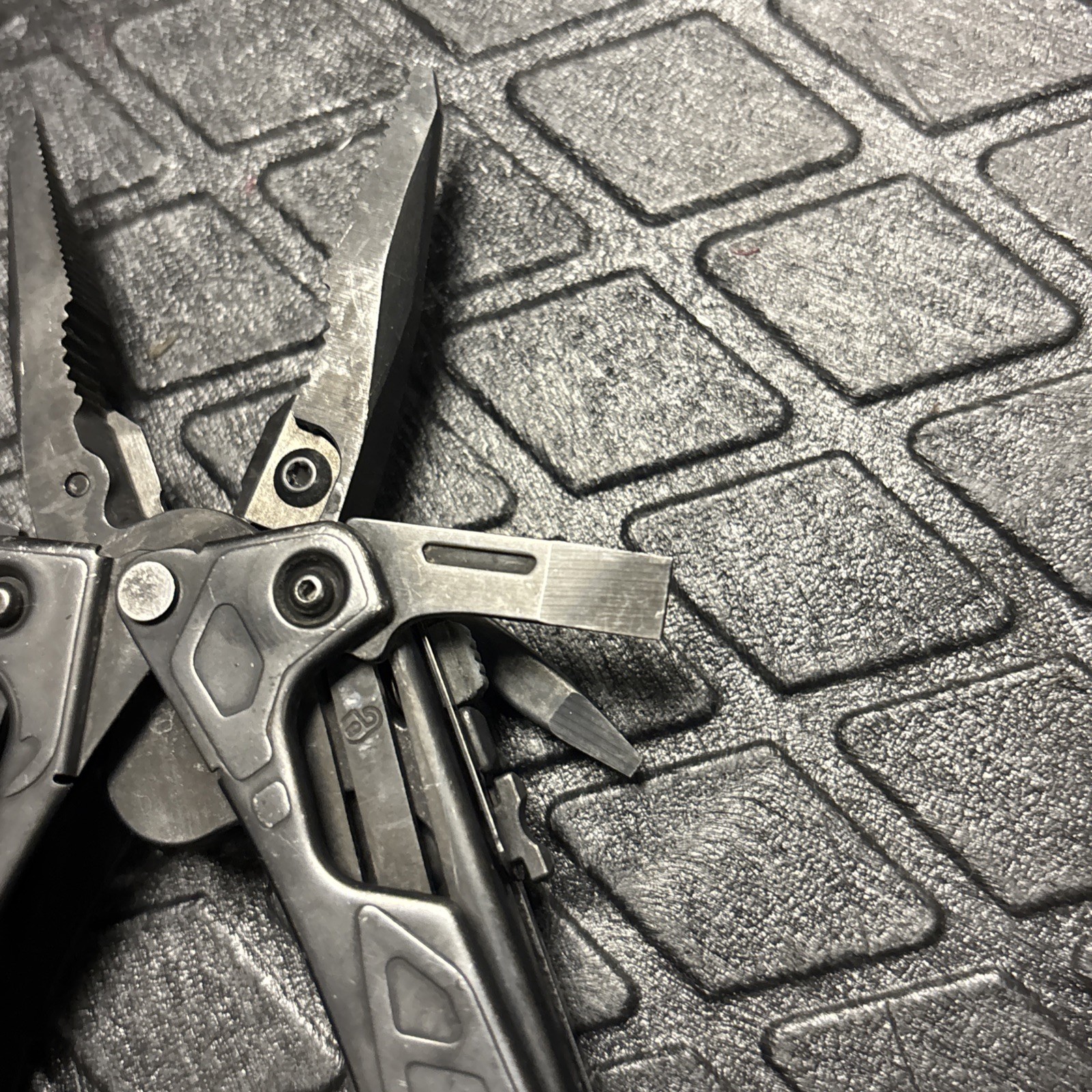 Leatherman OHT One Hand Tool Multitool - Black Oxide, Nice!