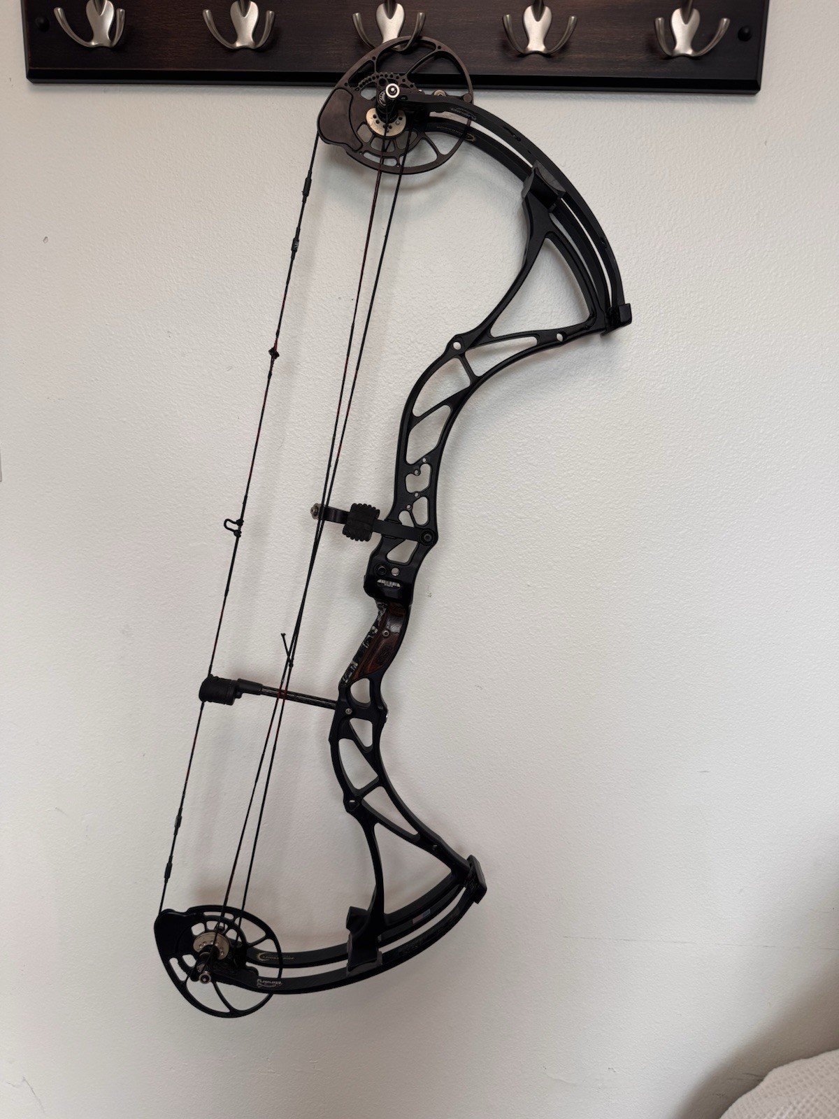 Bowtech Reign 6 RH 29" Draw 70 Lb