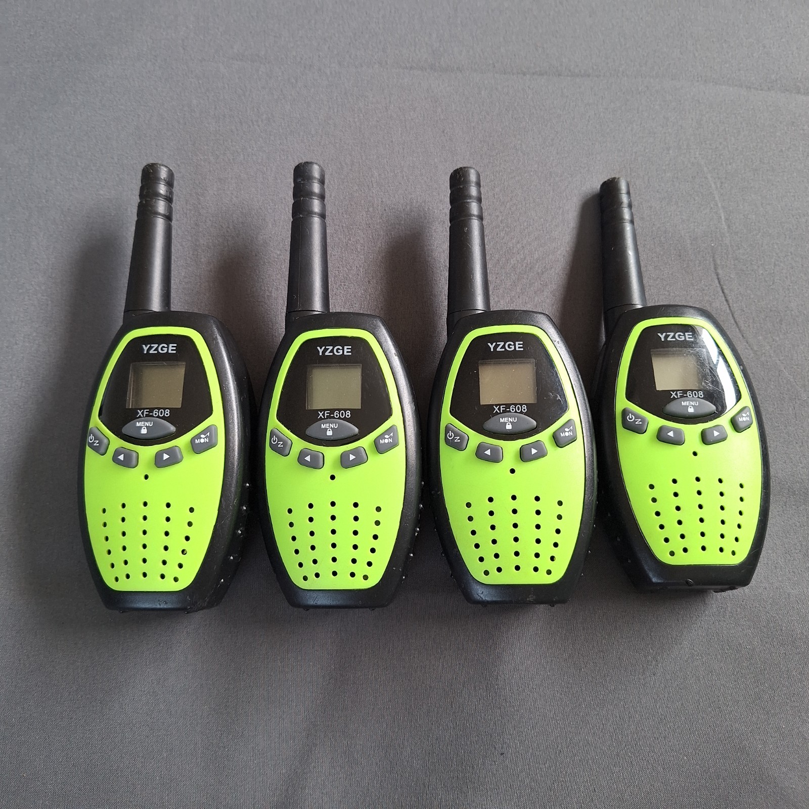 YZGE 2 Way Radio Walkie Talkies Set of 4 XF-608 Tested & Works