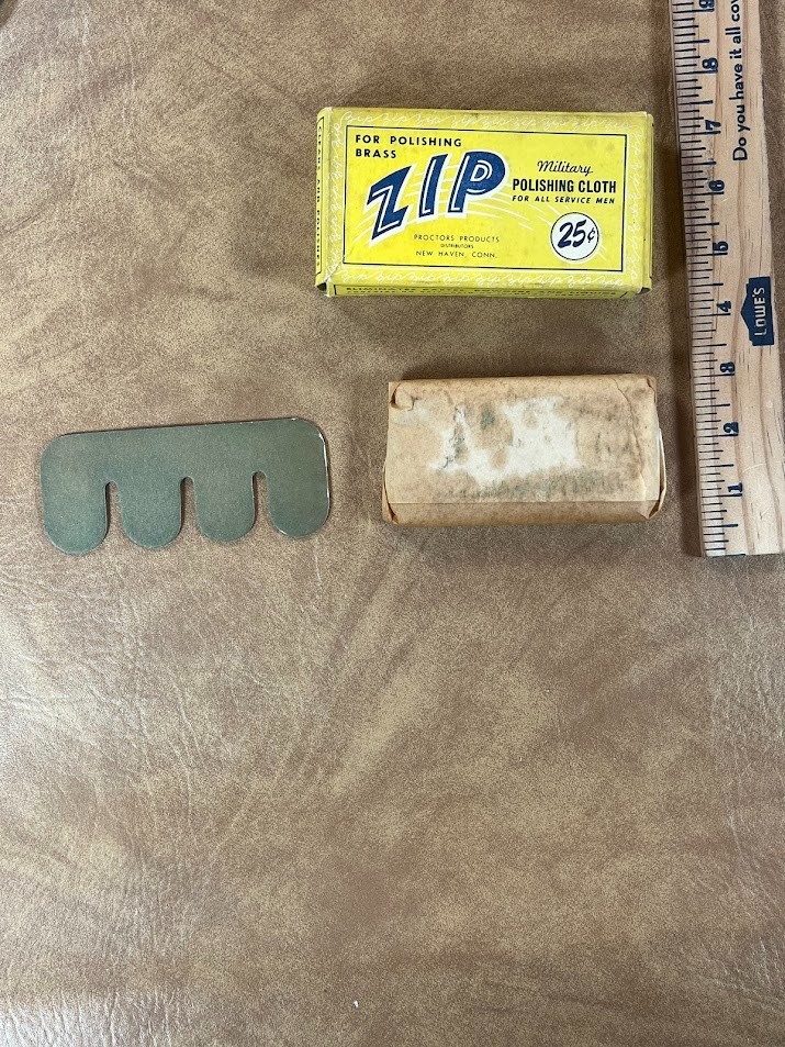 VINTAGE ZIP Military Polishing Cloth Advertising Box and Contents NOS