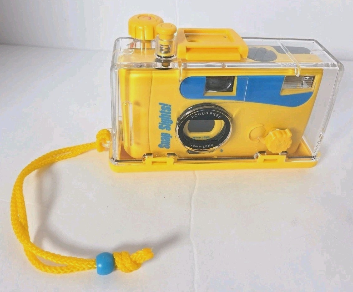 Snap Sights 35mm Underwater Focus Free Camera 28mm Lens Untested