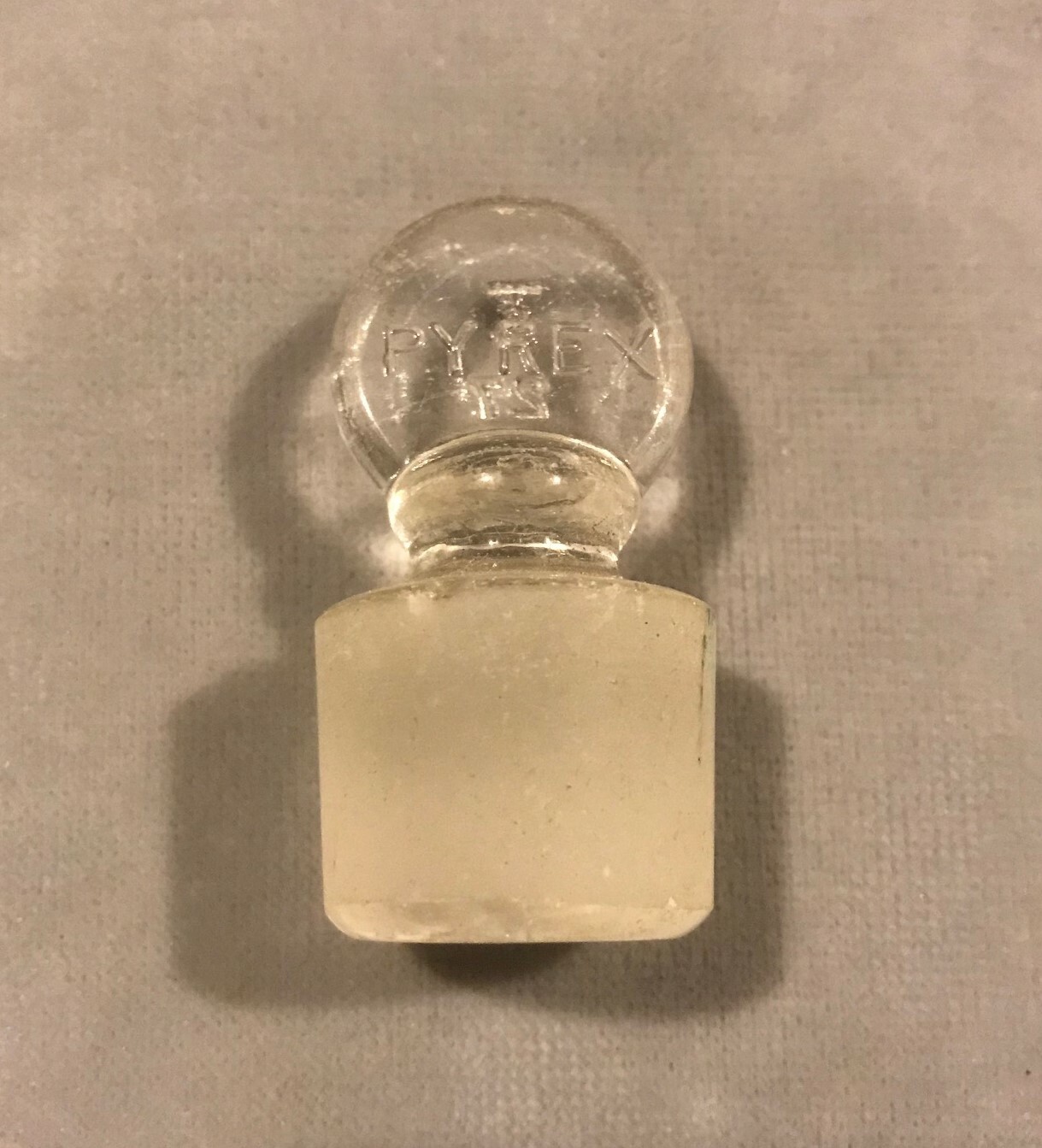 PYREX #27 Solid Glass Inner Ground Glass Pennyhead Stopper