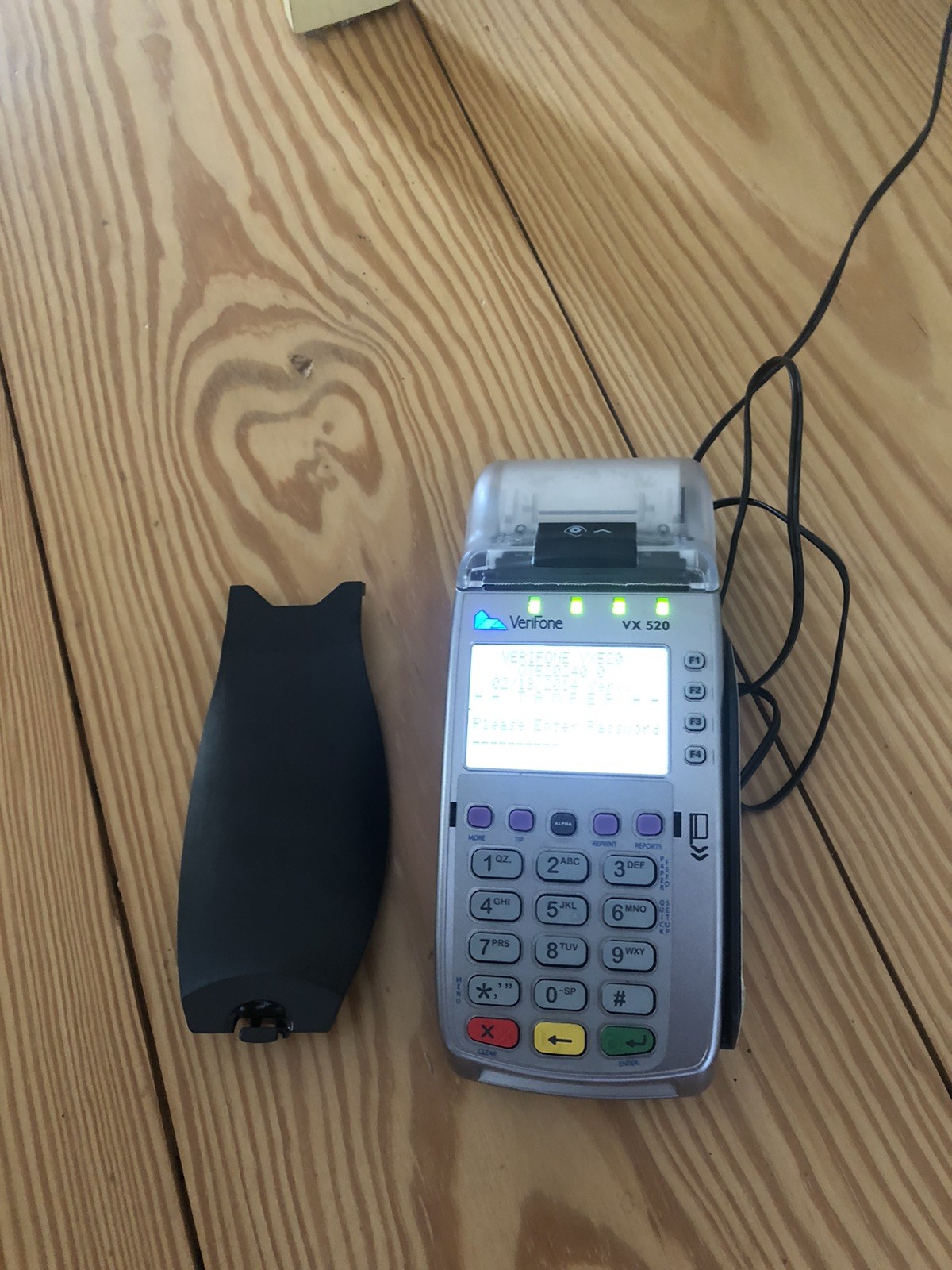 VeriFone Vx520 Credit Card Machine With Power Supply