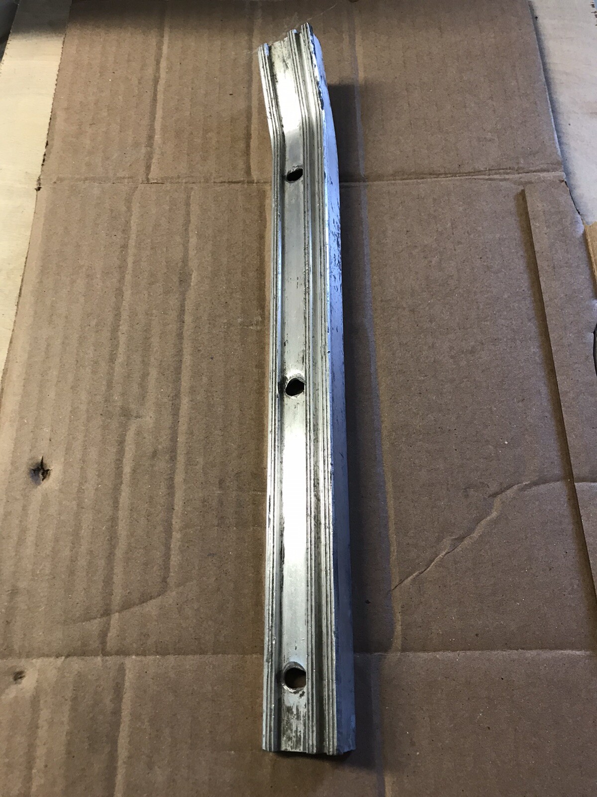 1983 INTERNATIONAL 9670 PASS SIDE INNER DOOR SILL