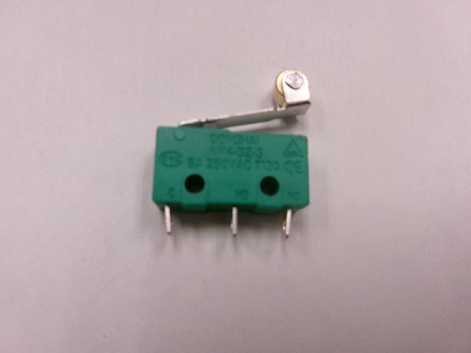 DONGHAI KW4-3Z-3 5A 125V/250VAC MICROSWITCH WITH ROLLER-LEVER CALLIE-64