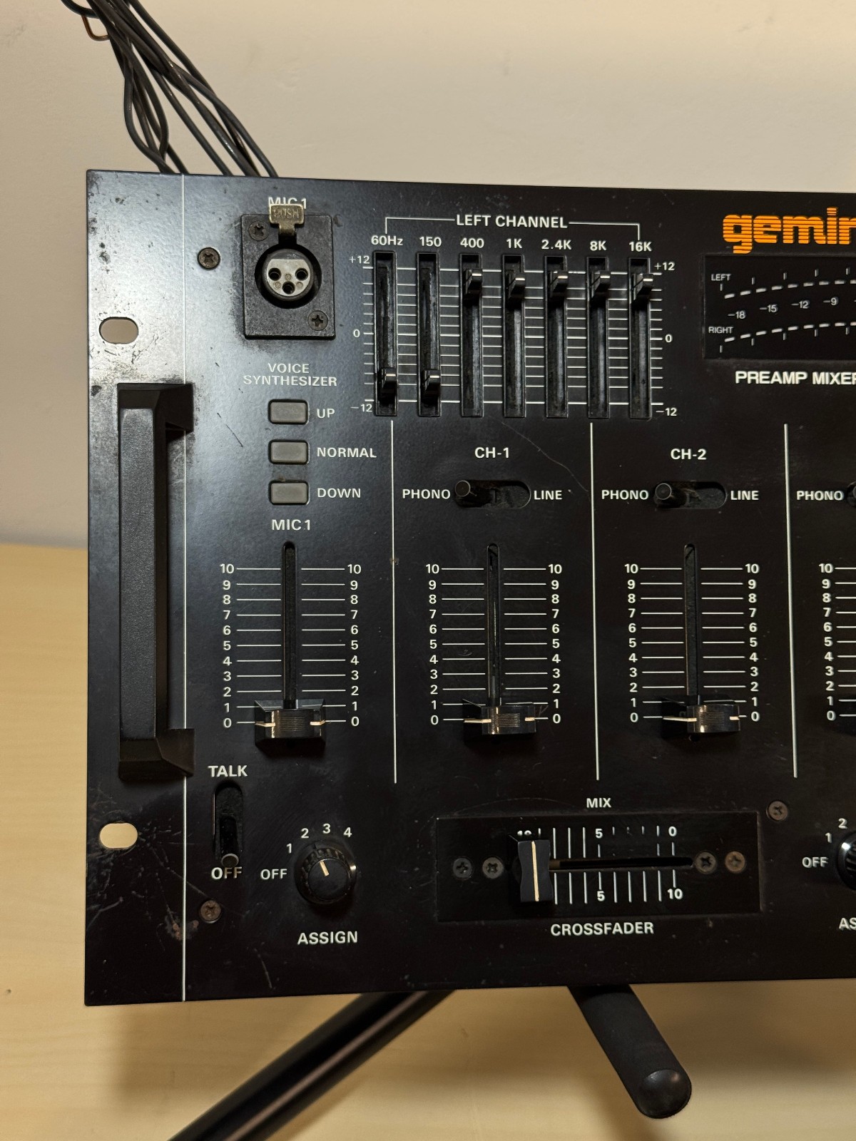 GEMINI PMX-300 - DJ Mixer - Phono Preamp - Equalizer - Echo - 4 Channel Analog
