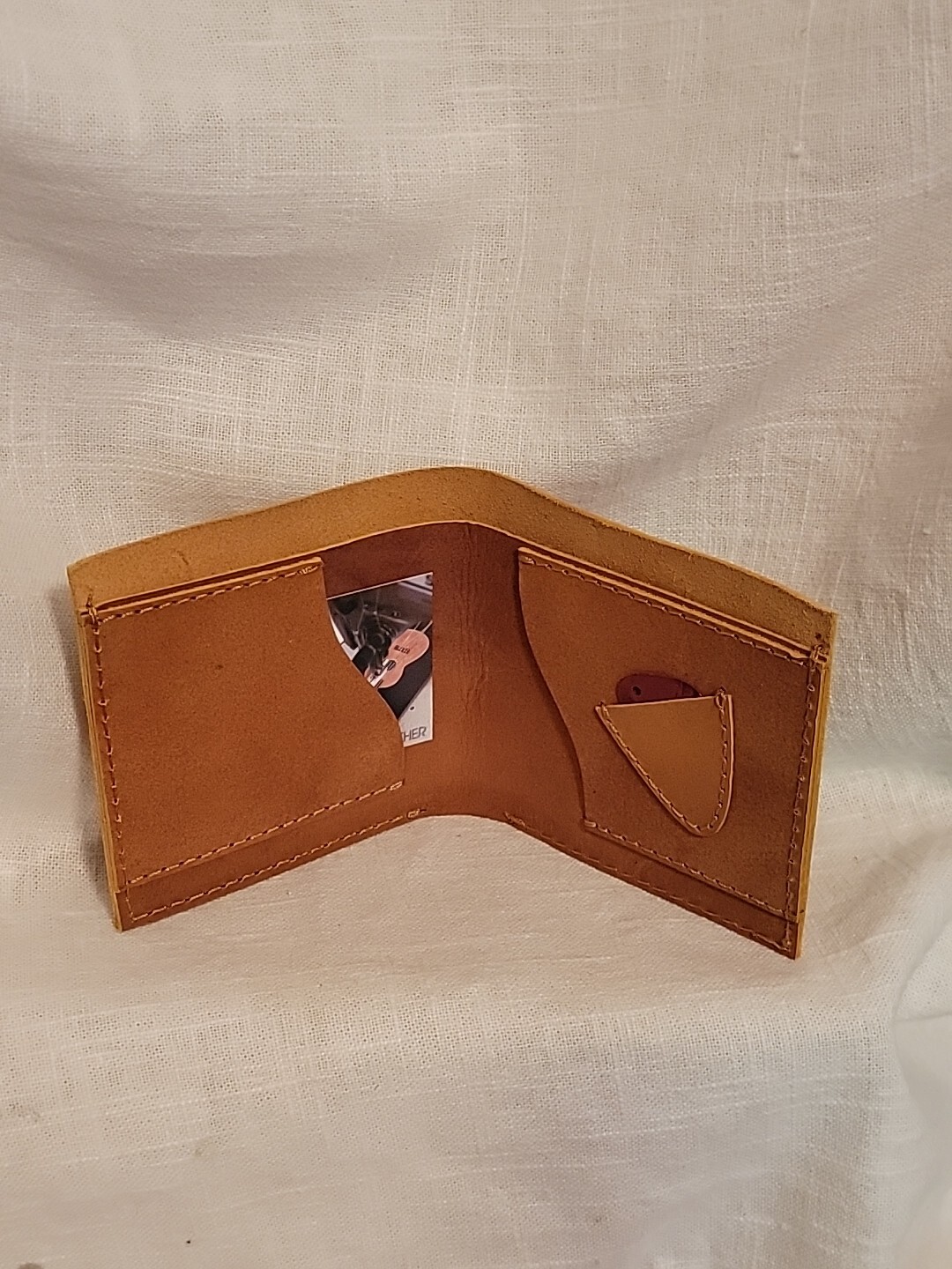 LEATHER BI-FOLD WALLET -ACOUSTIC GUITAR