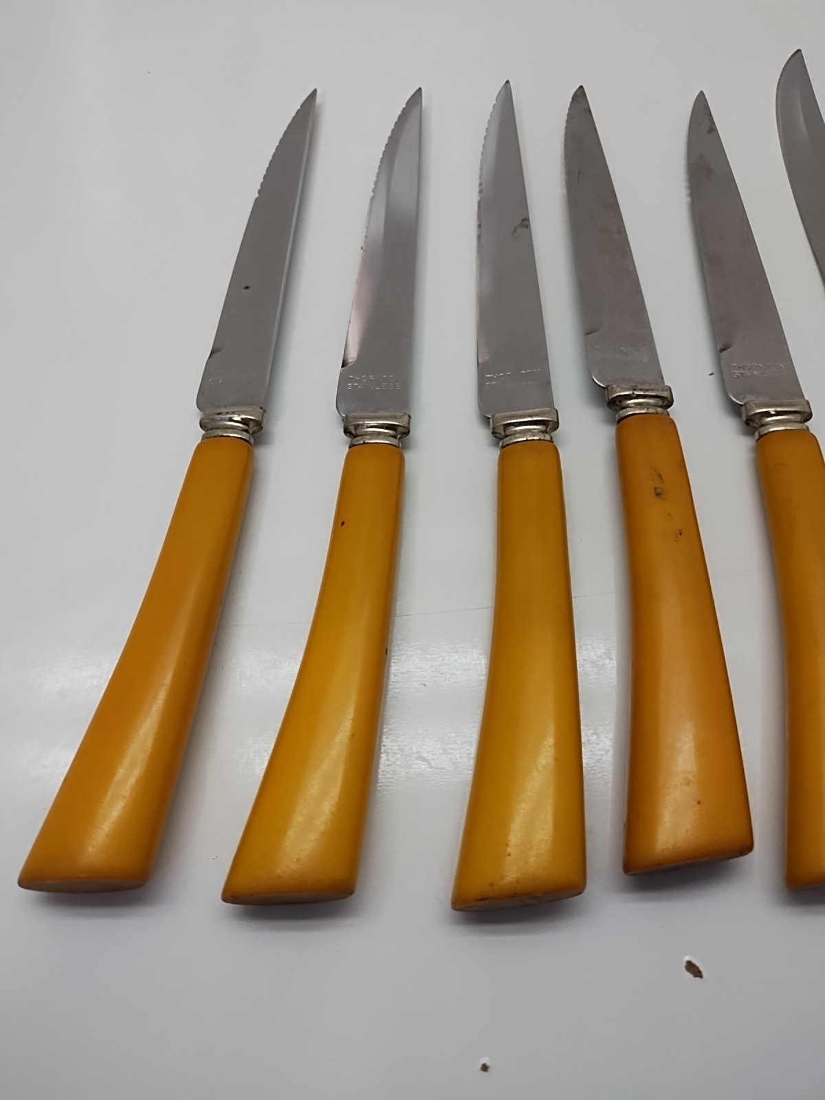 vitage bakelite 8 knive set