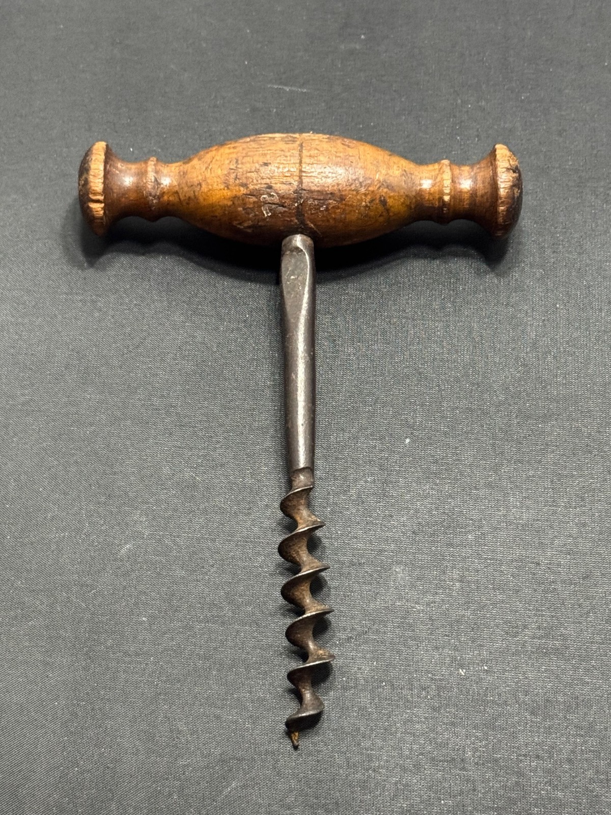 D-124 ANTIQUE PRIMITIVE RUSTIC CORKSCREW W/ BARREL HANDLE BARWARE