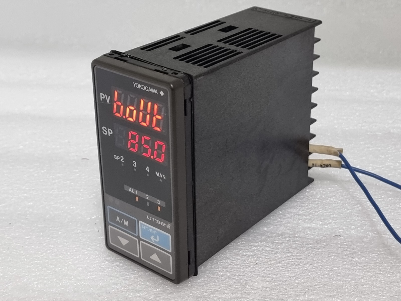 YOKOGAWA UT321 UT321-21 TEMPERATURE CONTROLLER
