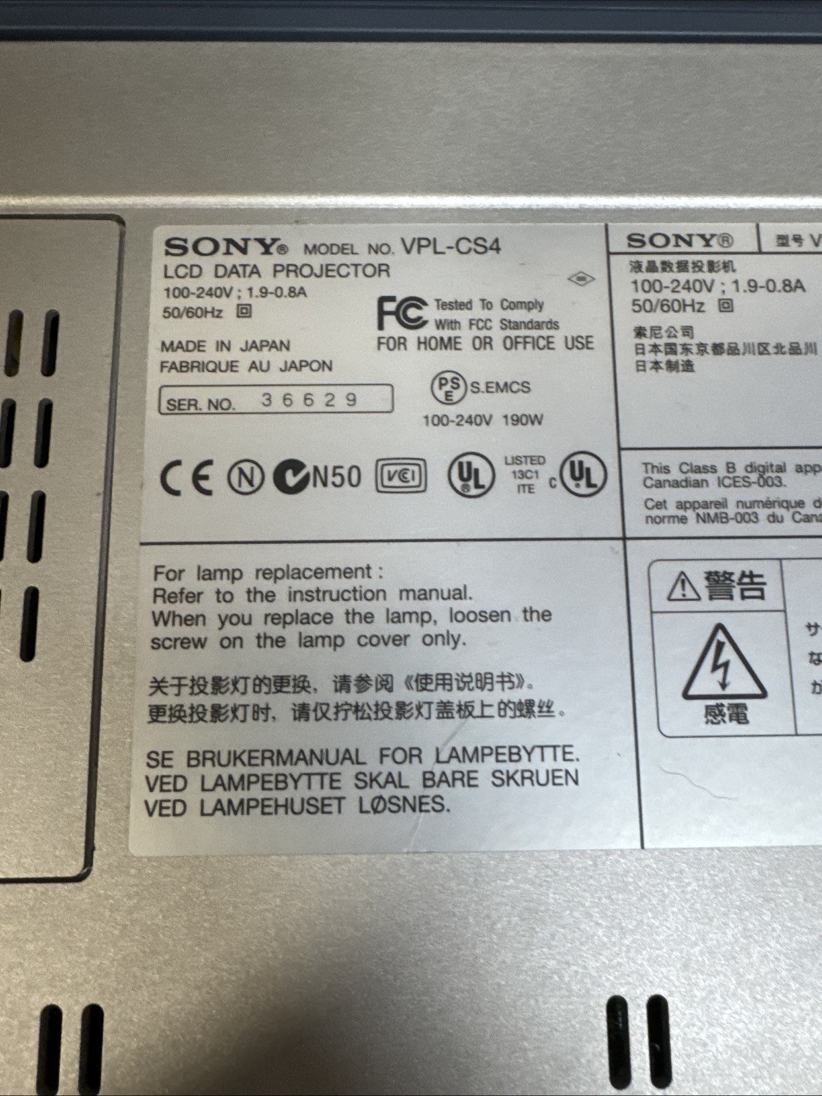 Sony VPL-CS4 LCD Data Projector With Power Cable Remote And Carry Case