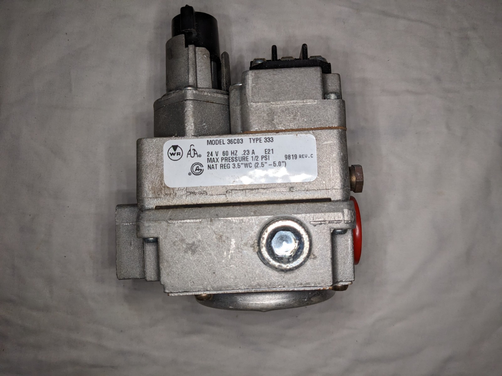 White-Rodgers 36C03-333 Gas Valve 24V Standing Pilot Natural Gas NOS Universal
