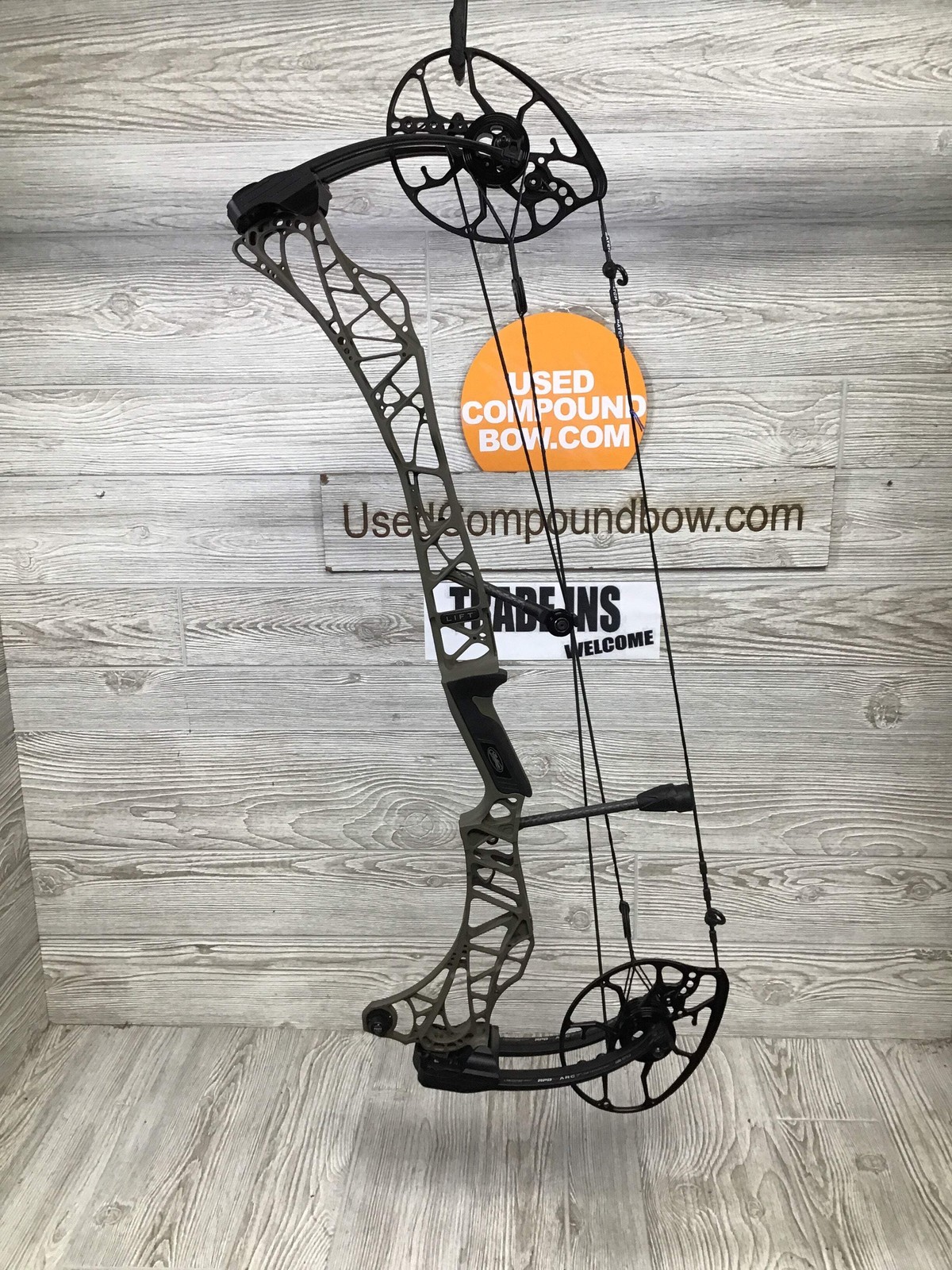 Used Mathews Lift X 29.5 Right Hand Ambush Green Riser/ Black limbs 30/60#