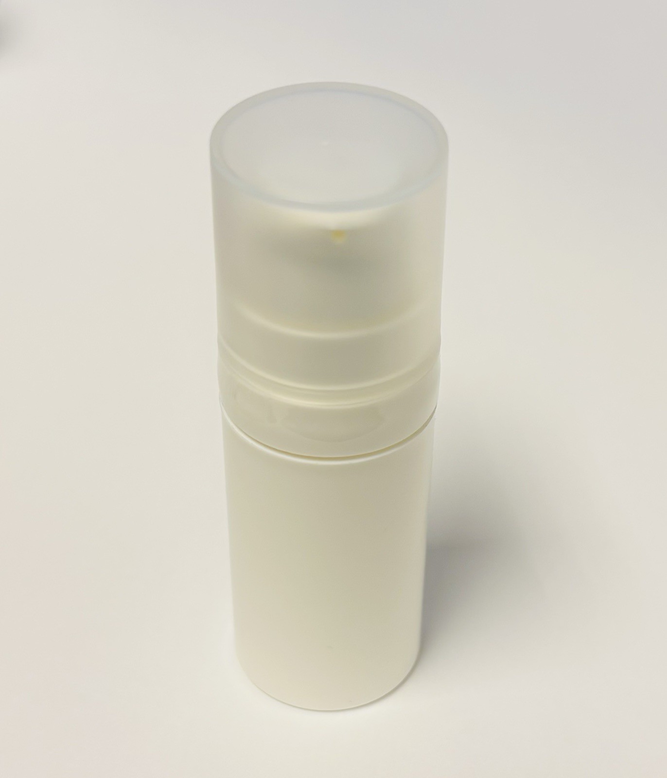 20/pk Cosmetic 15 ML White Airless Bottle with Frosted Cap