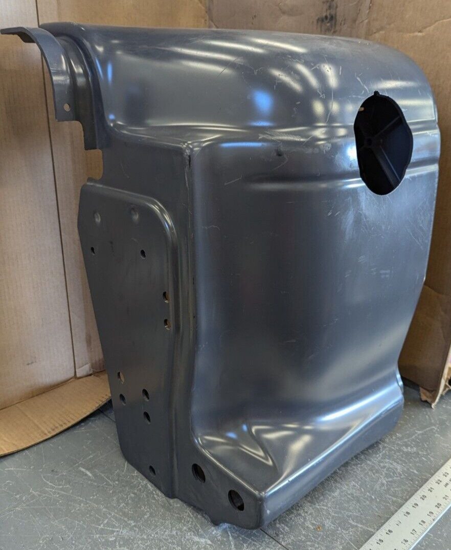 N33-6064-001 Peterbilt Truck Fairing With DEF Tank Access Hole Left Hand 385 386