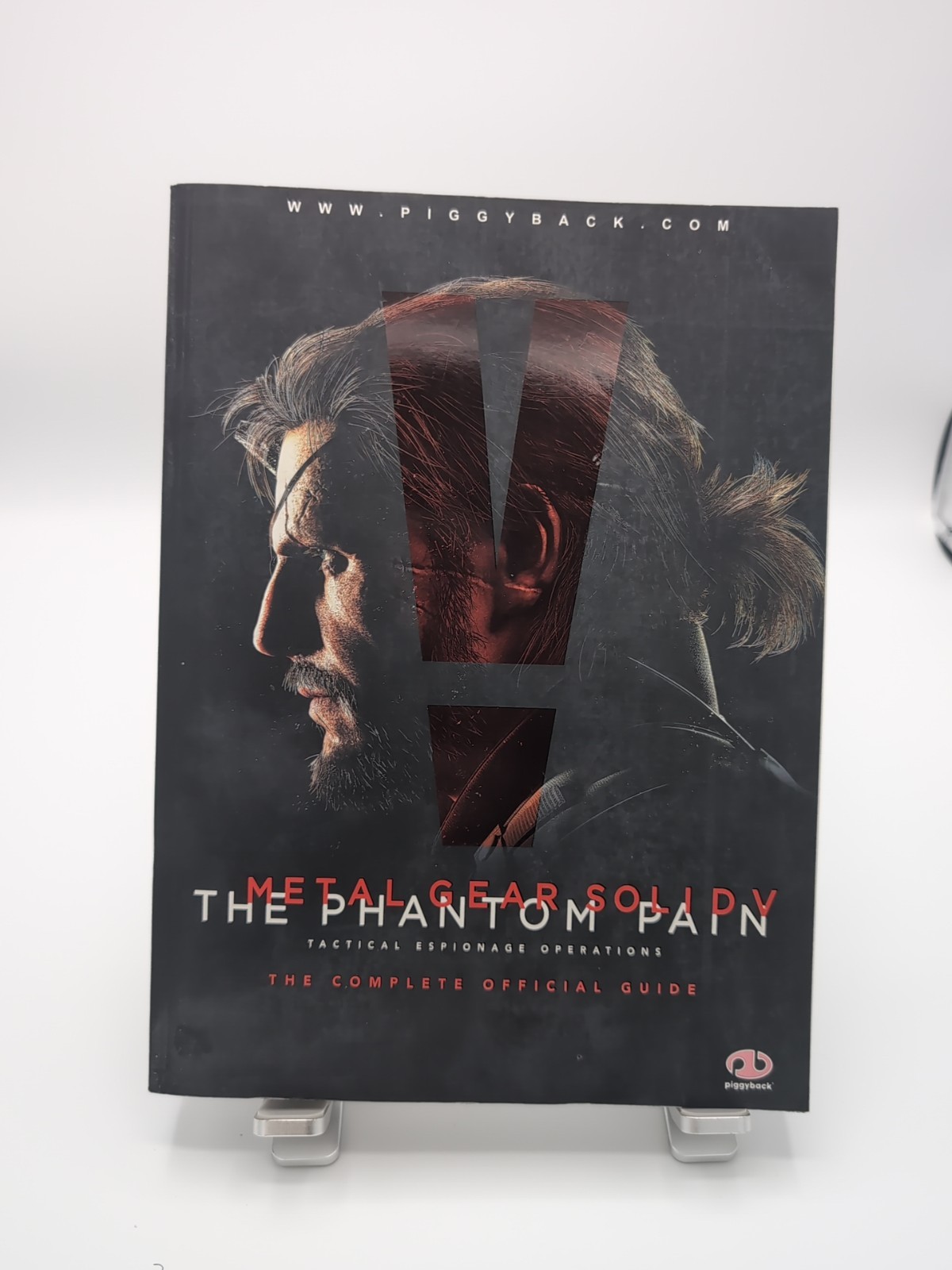 Metal Gear Solid V: The Phantom Pain: The Complete Official Guide, With Map