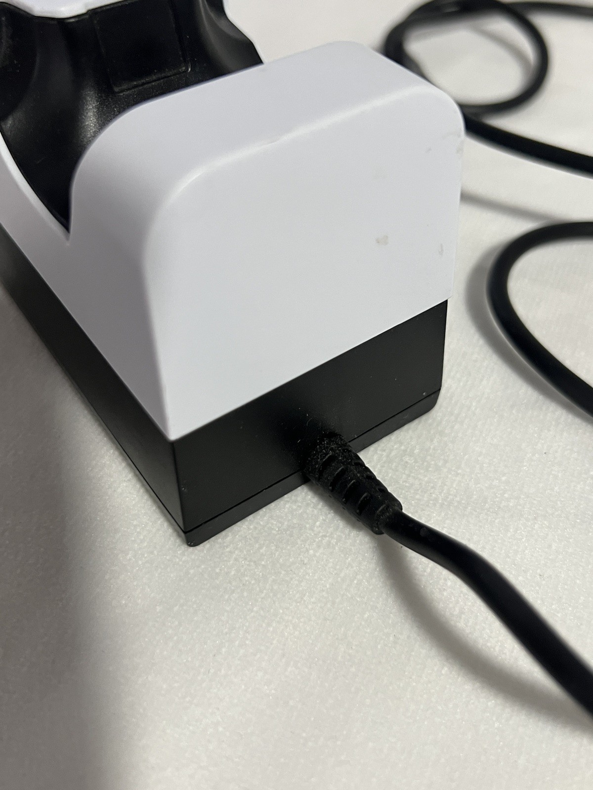 Insignia Dual Controller Charging Station For Playstation 5
