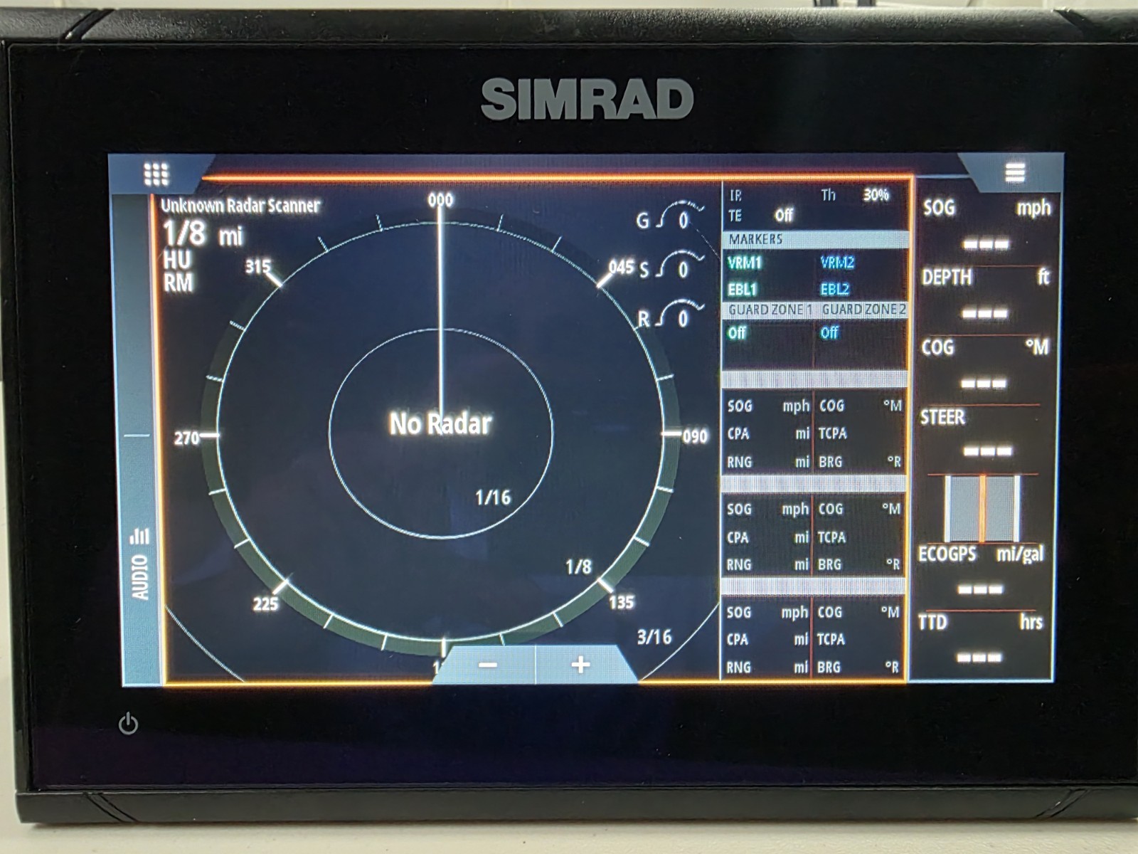 Simrad GO9 XSE Chartplotter Fishfinder w/ Active Imaging 3-in-1 Transducer