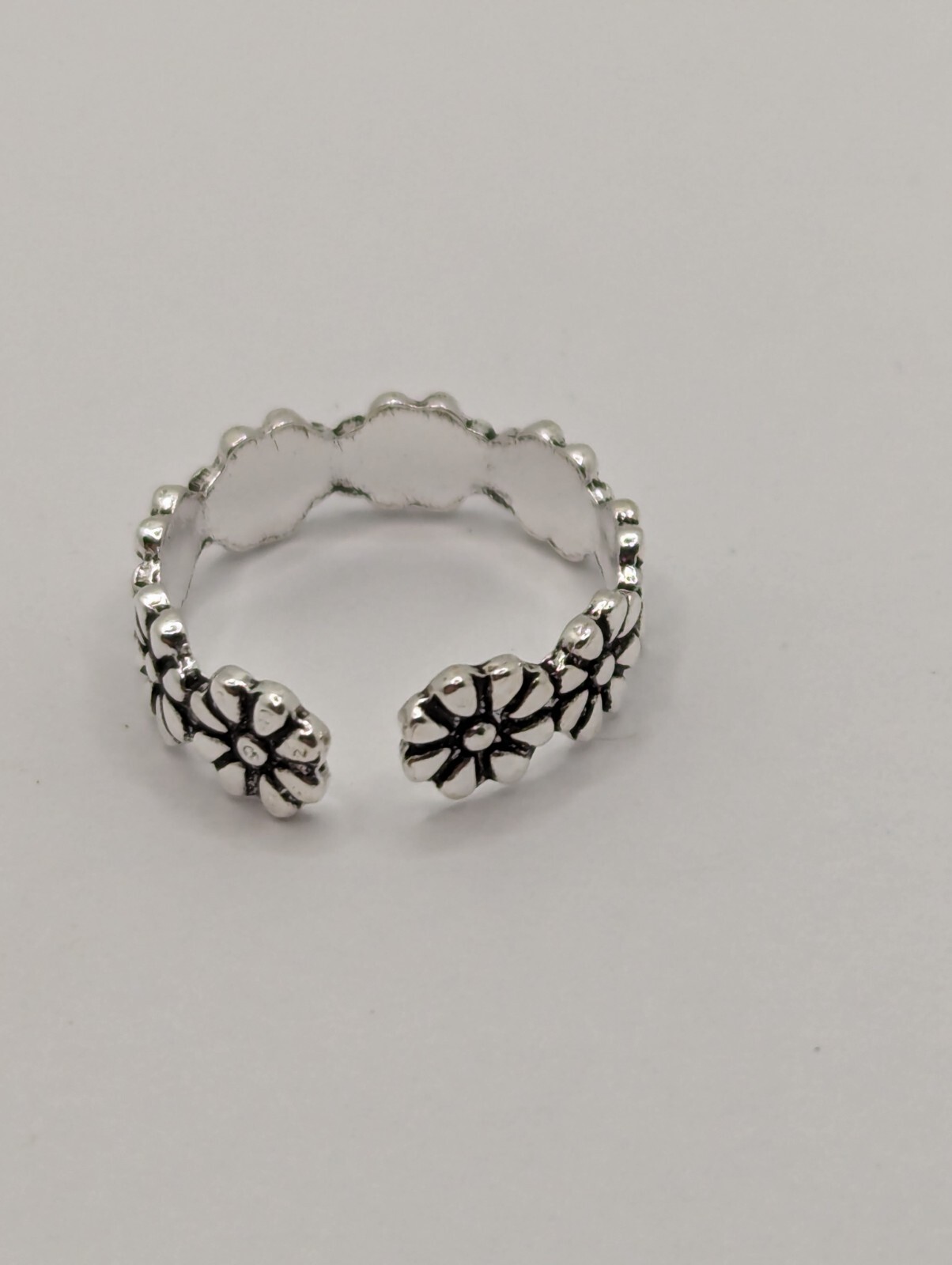 Sterling Silver Toe Ring. Daisy Flower Ring Design. Adjustable Size. 925 Silver
