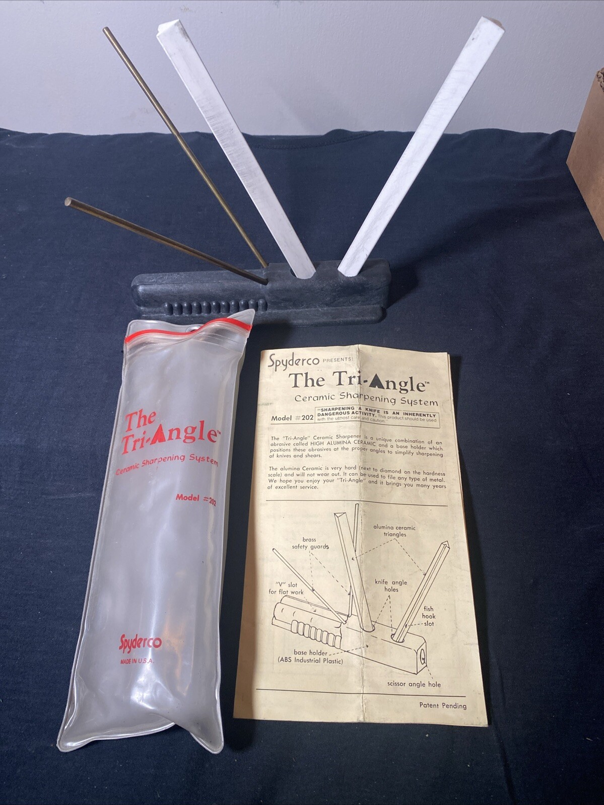 Vintage Spyderco Tri-Angle Ceramic Sharpening System Model #202 Patent Pending