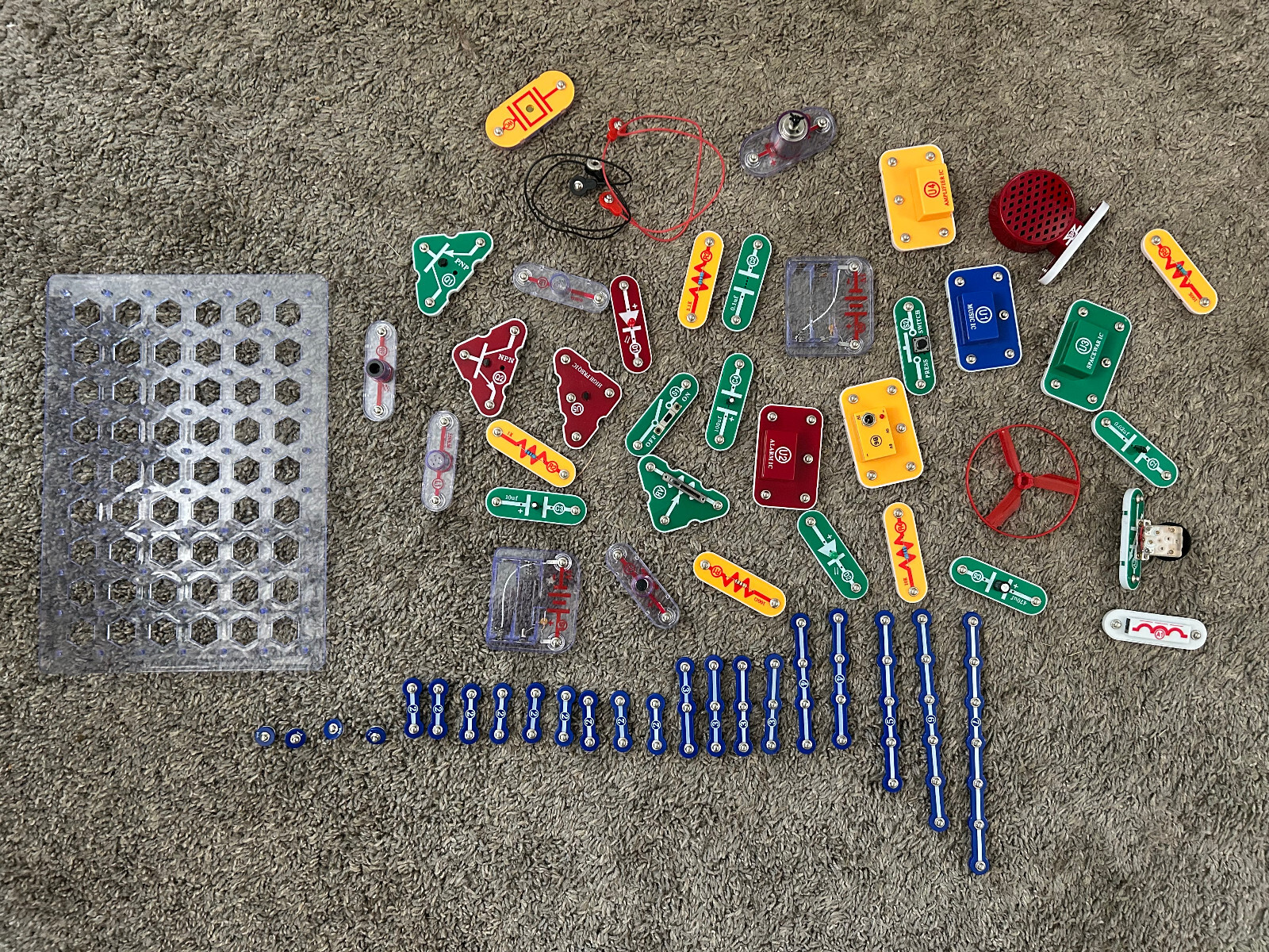 Elenco Snap Circuits Electronic Exploration Kit Tested and Working 2 Manuals
