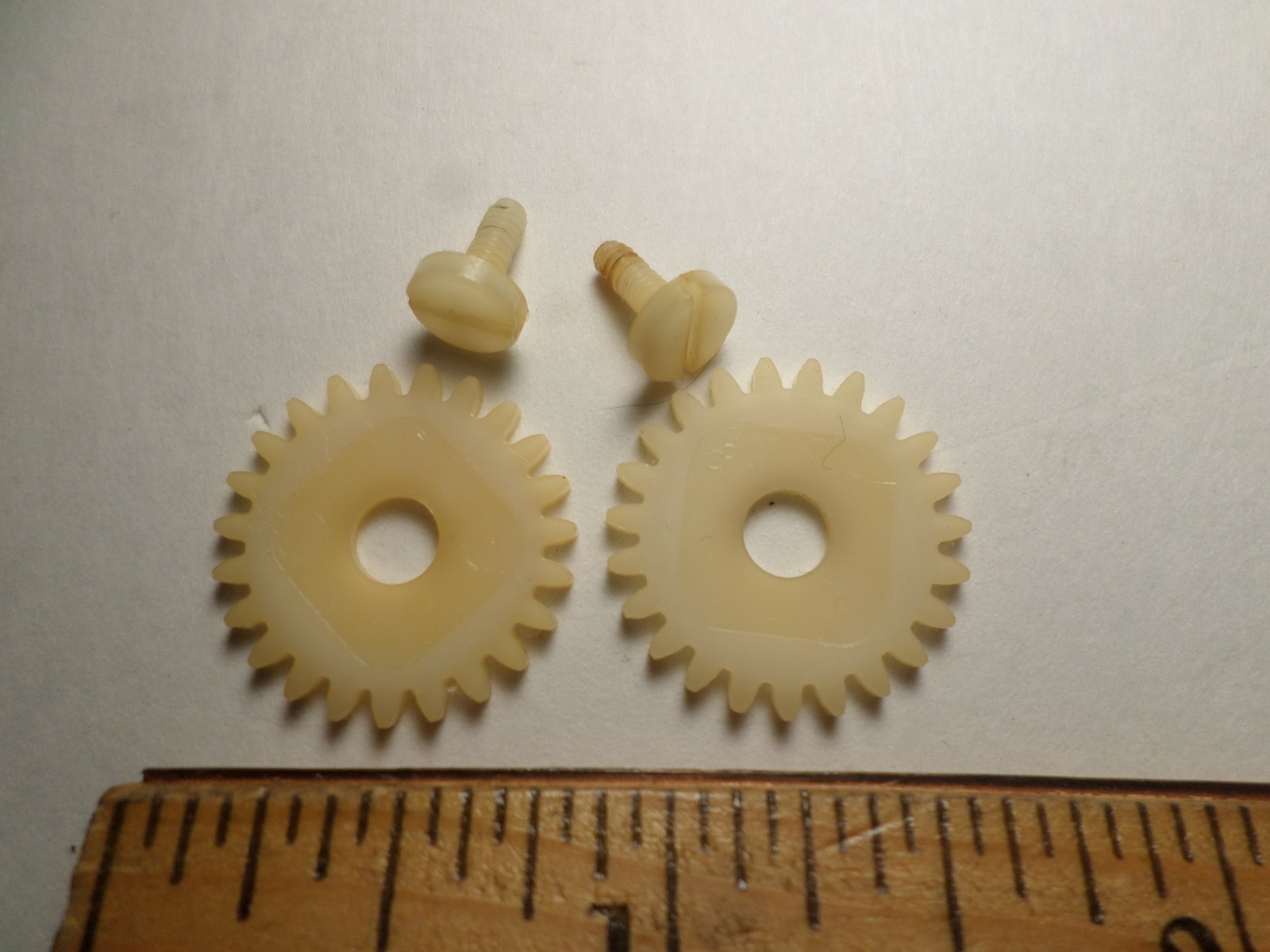 Bell and Howell 356A projector SPINDLE GEARS 2pc lot part