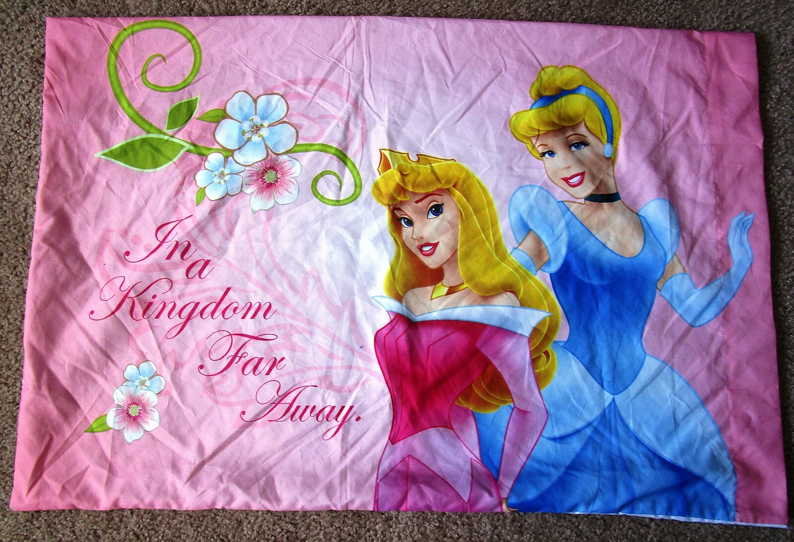 DISNEY PRINCESSES CINDERELLA,AURORA-PILLOWCASE-ONCE UPON A TIME-KINGDOM FAR AWAY