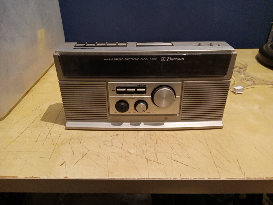 Emerson Am/Fm Alarm Clock Radio. RES5855 Turns On But Sound Has Lots Of Static.