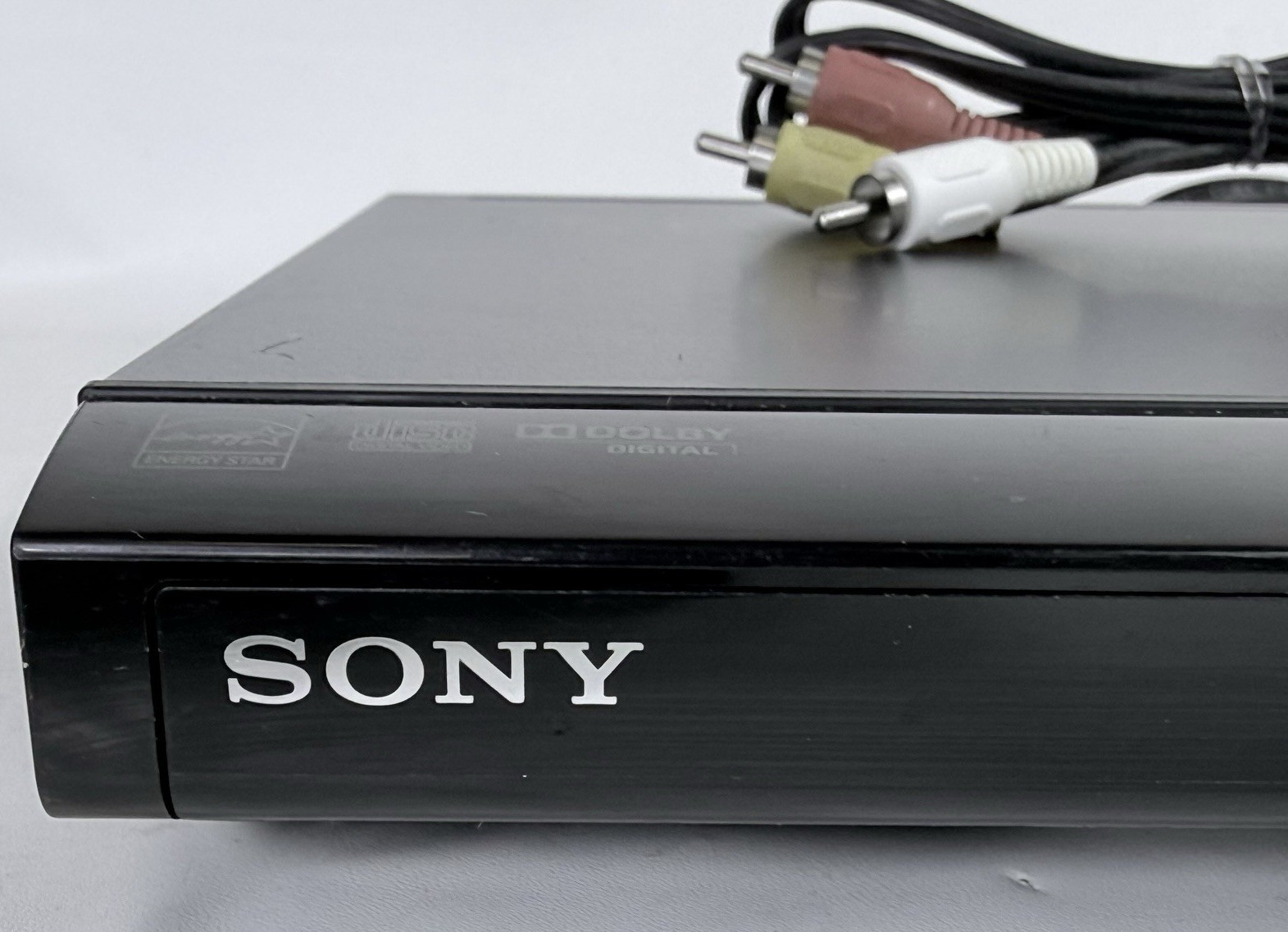 Sony DVP-SR210P DVD CD Player w Sony Universal Remote AV Cables Tested Works