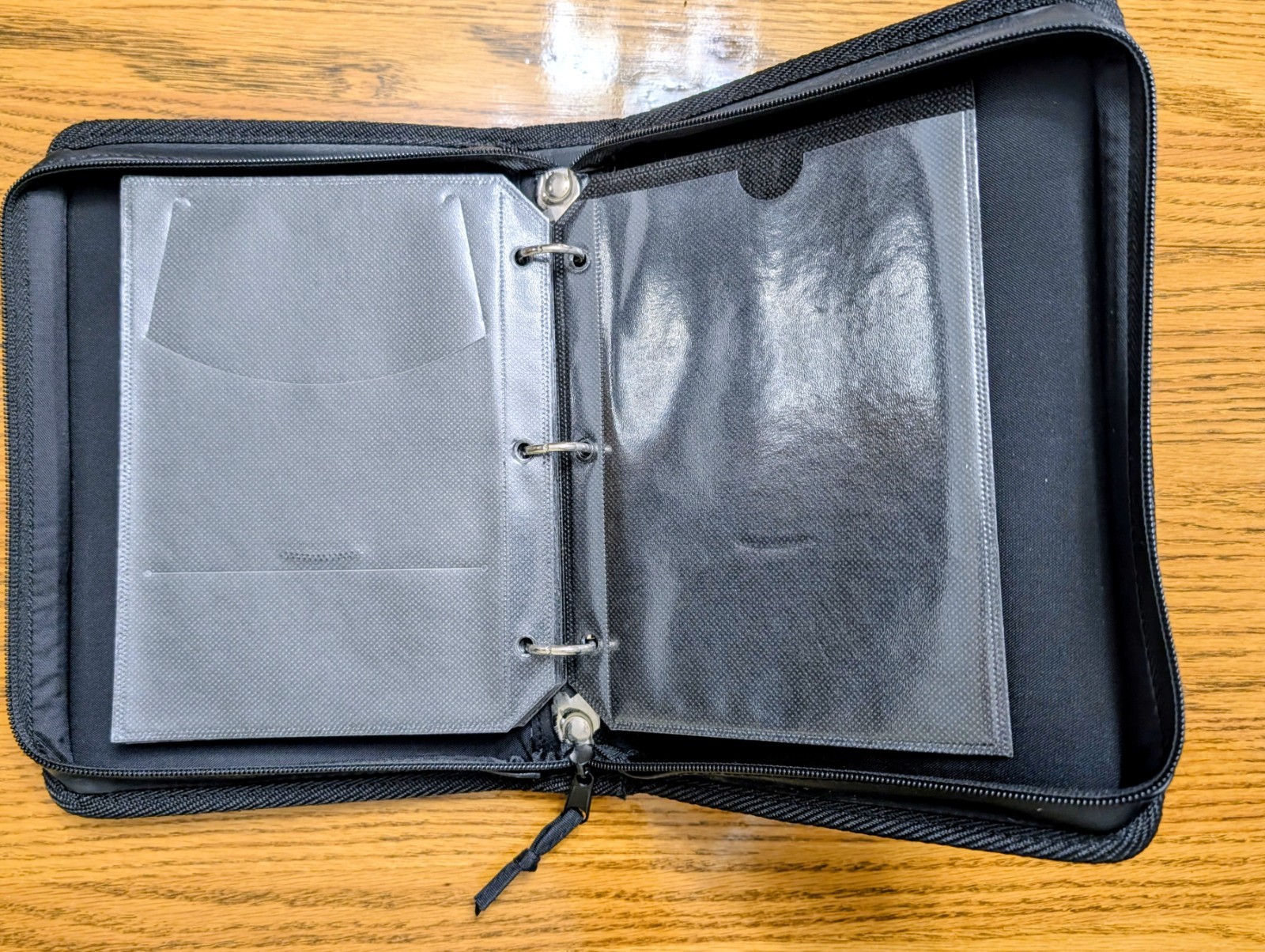 FUJIFILM Black Vinyl CD / DVD Storage Case... Holds 20 DVD Discs