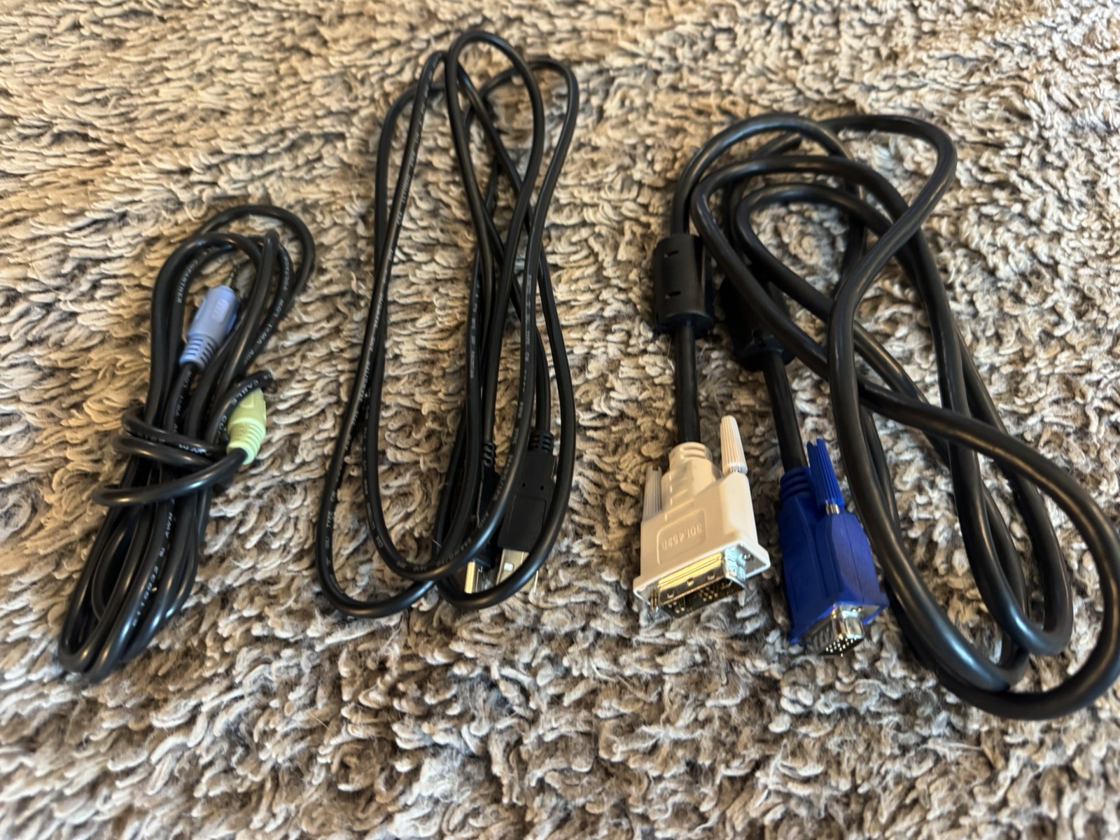 PROXIMA ULTRALIGHT X350 PROJECTOR, - with all cables - carrying case - Tested