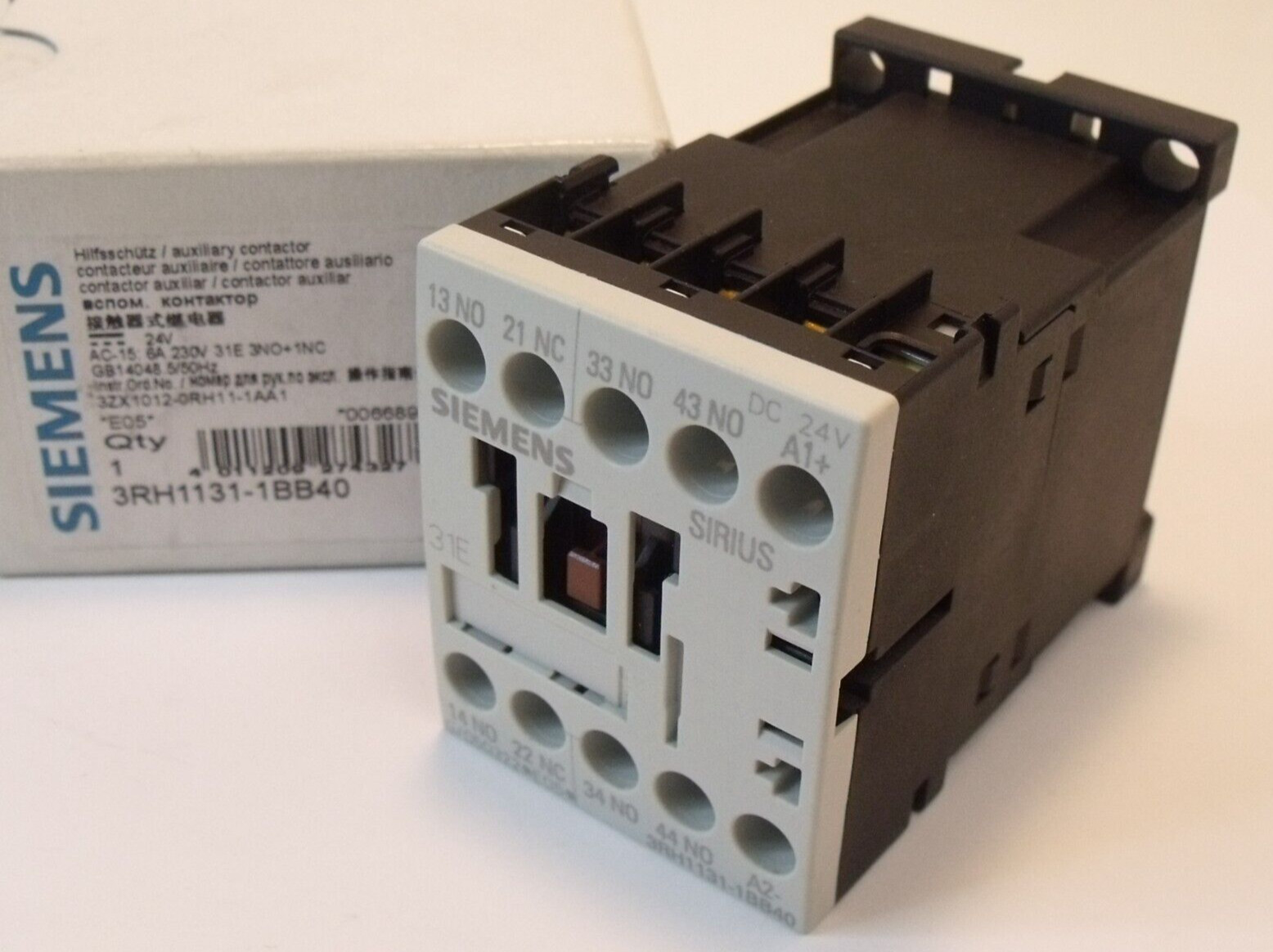 new in box Siemens 3RH1131-1BB40 Contactor Relay:  3NO+1NC, 24 VDC, S00 Terminal