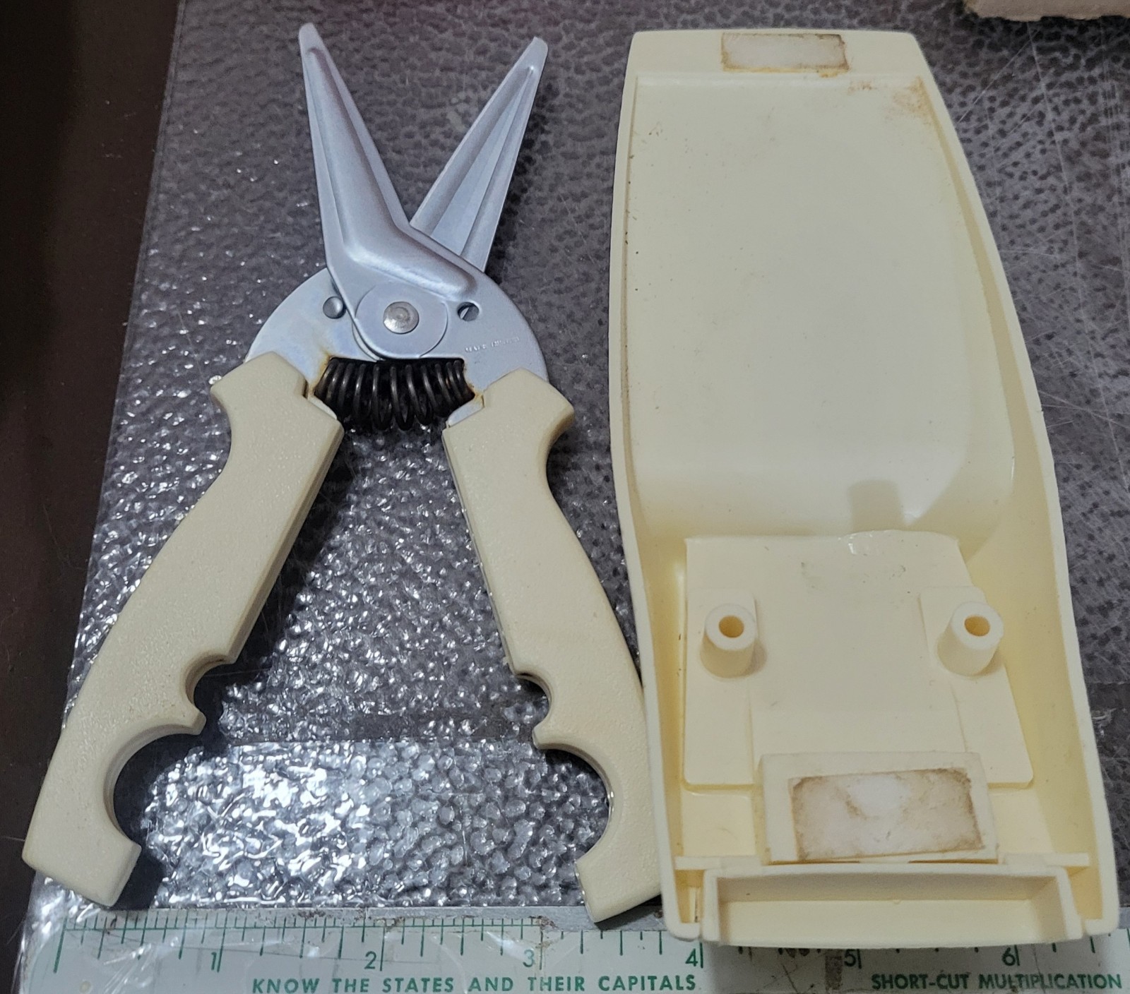 Vintage Tullen Snips Kitchen Cutters Shears Scissors w/ Wall Mounting Case