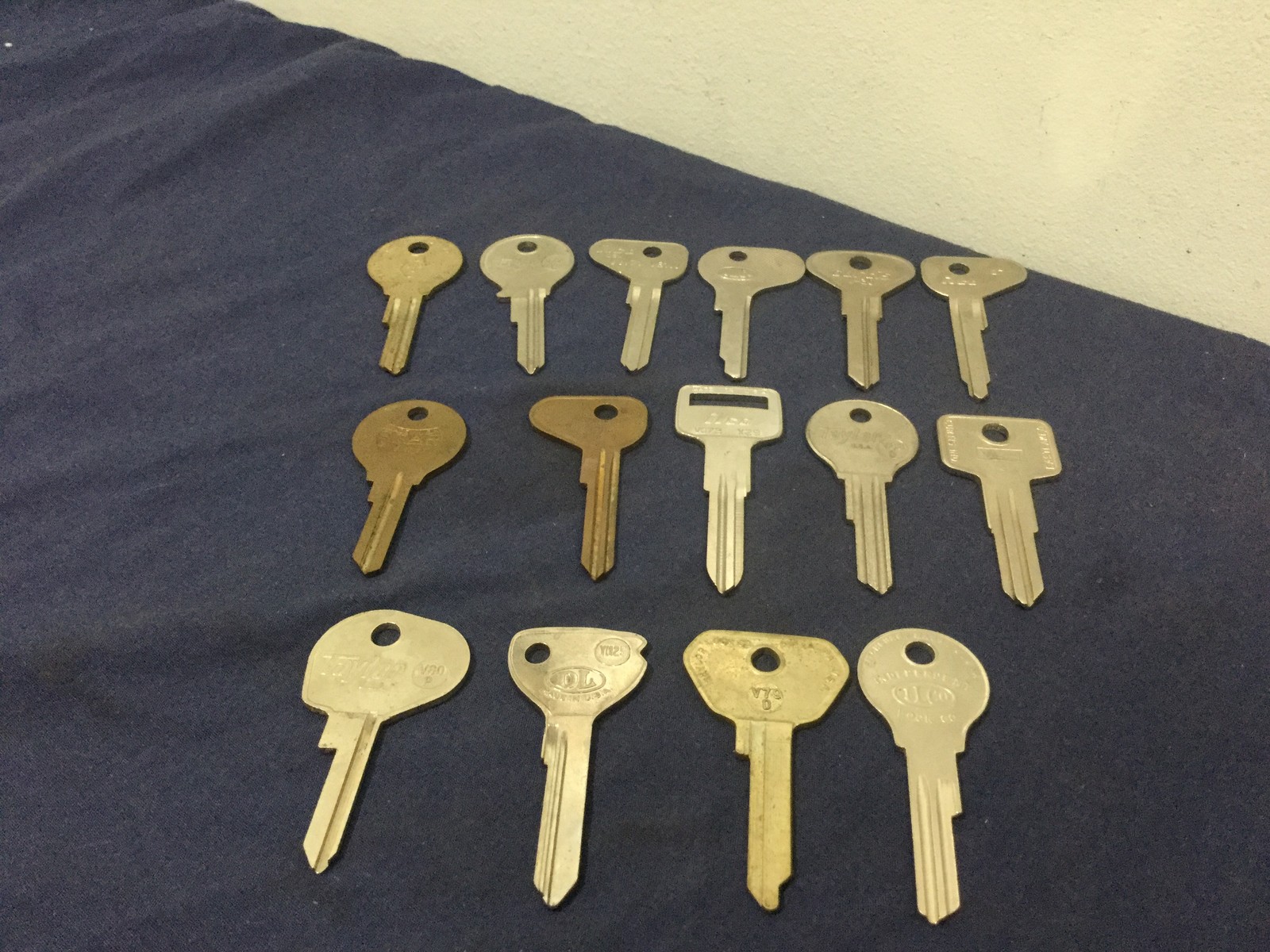 Assorted Automotive Key Blanks, Set of 15 - Locksmith