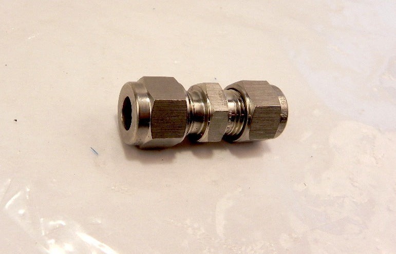 Ham-Let Straights Let-Lok Fitting 762L SS 8 mm (4)