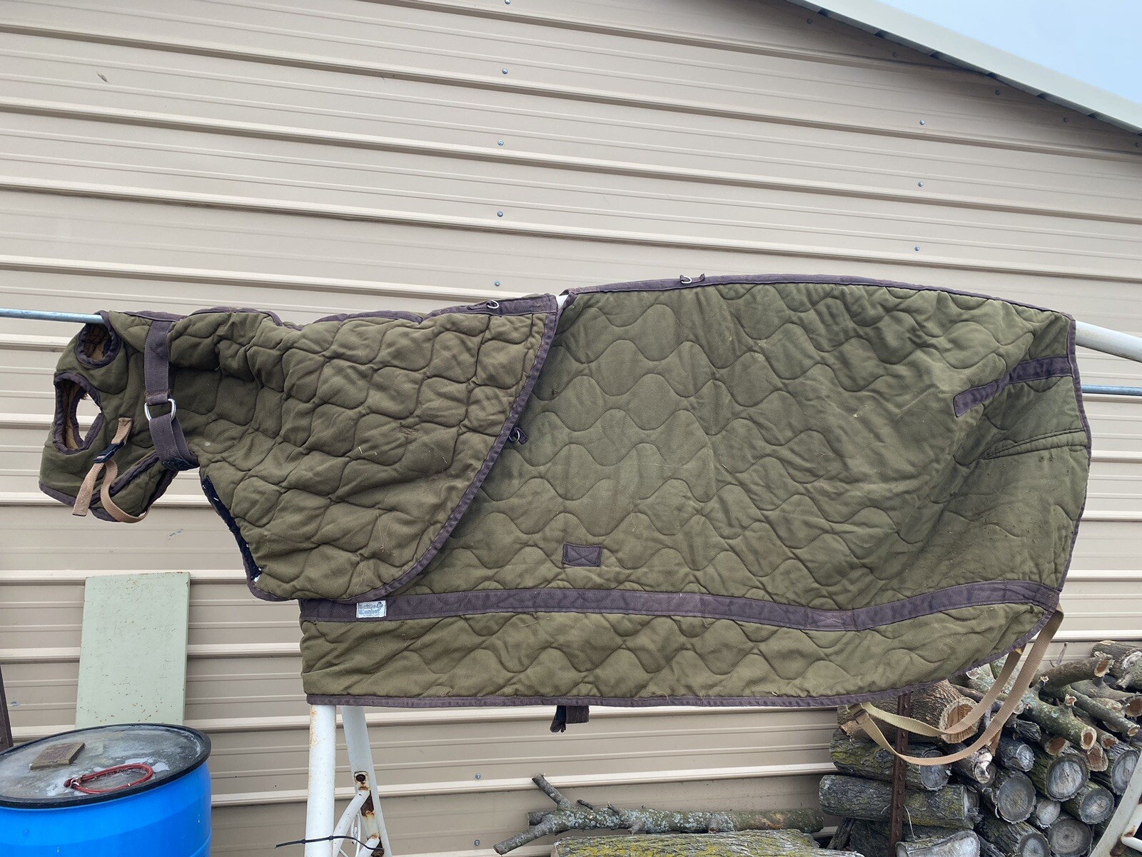 Used 1000d 68" Battle Blanket stable blanket  w/detachable hood US made