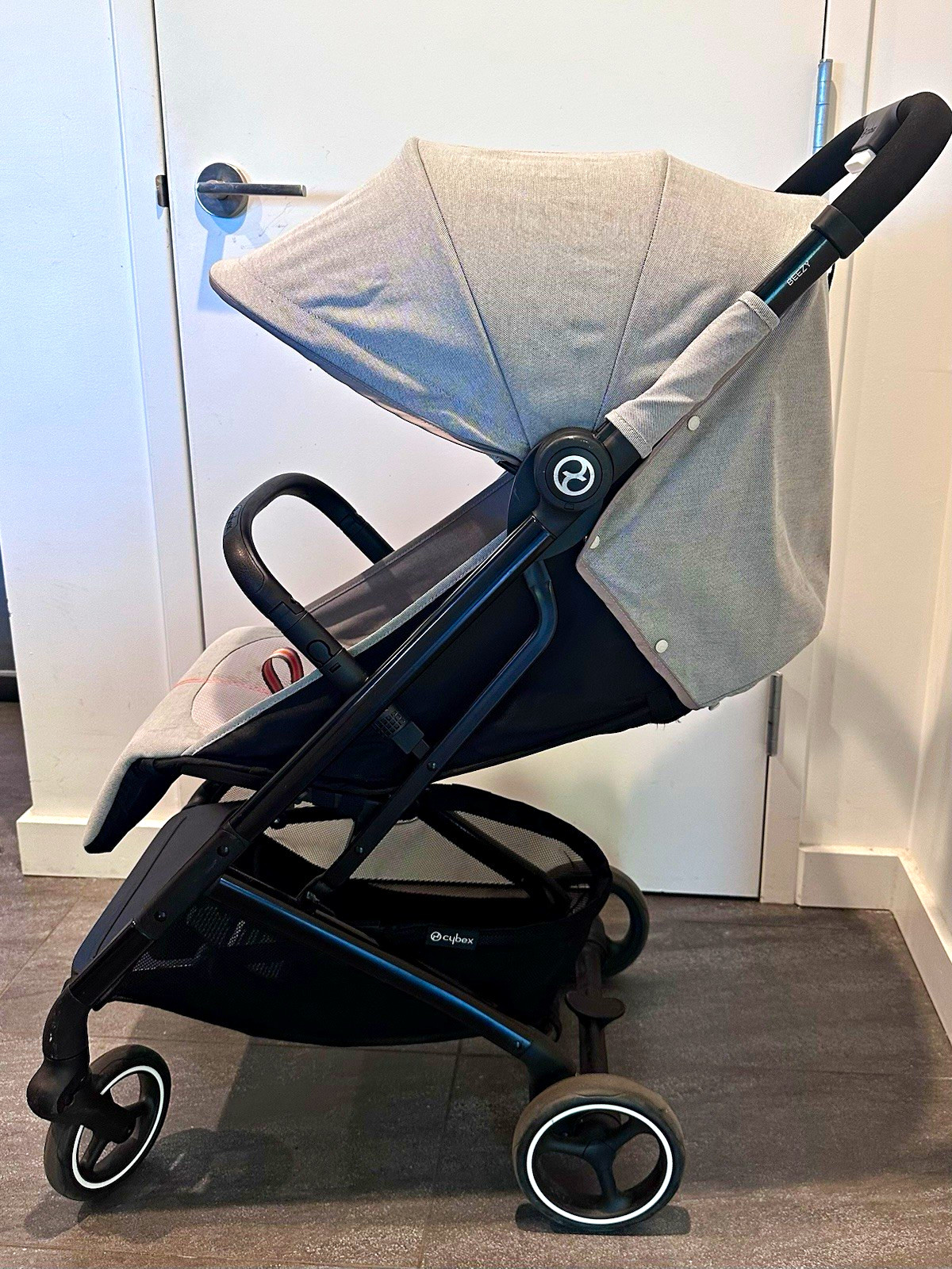 Cybex Beezy Lightweight Single Stroller Gray/Black w/ Hood Canopy & Basket