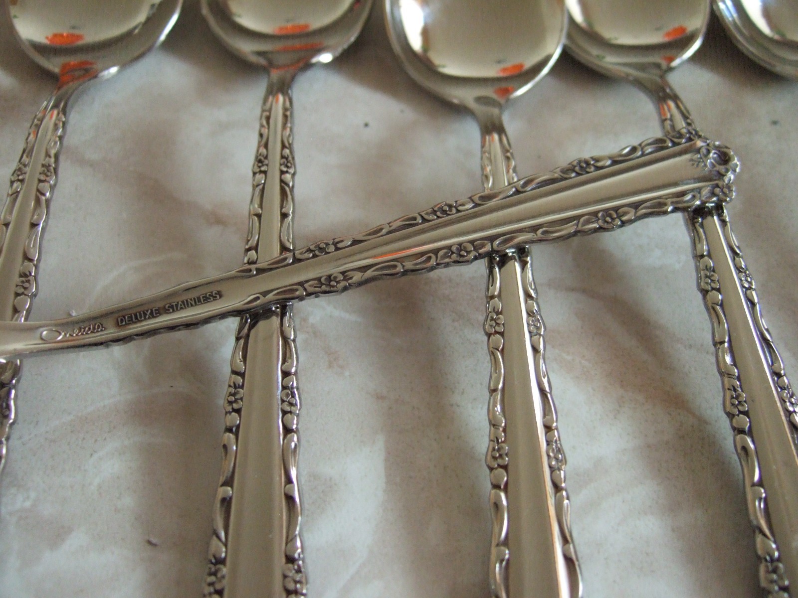 6 TEASPOONS ONEIDA CHERIE DELUXE STAINLESS FLATWARE