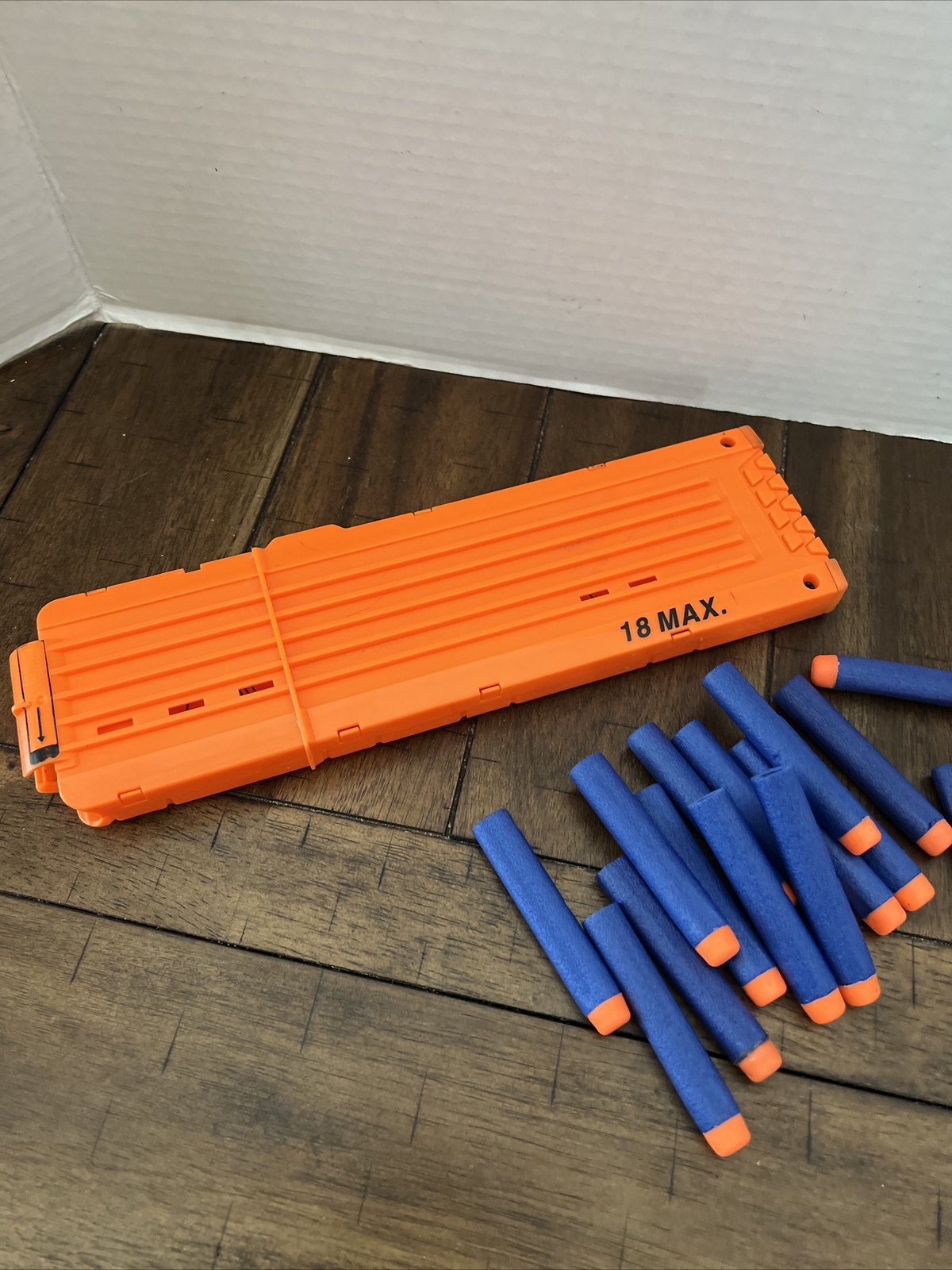 M Nerf 18 Round Magazine Clip With 16 Darts EUC