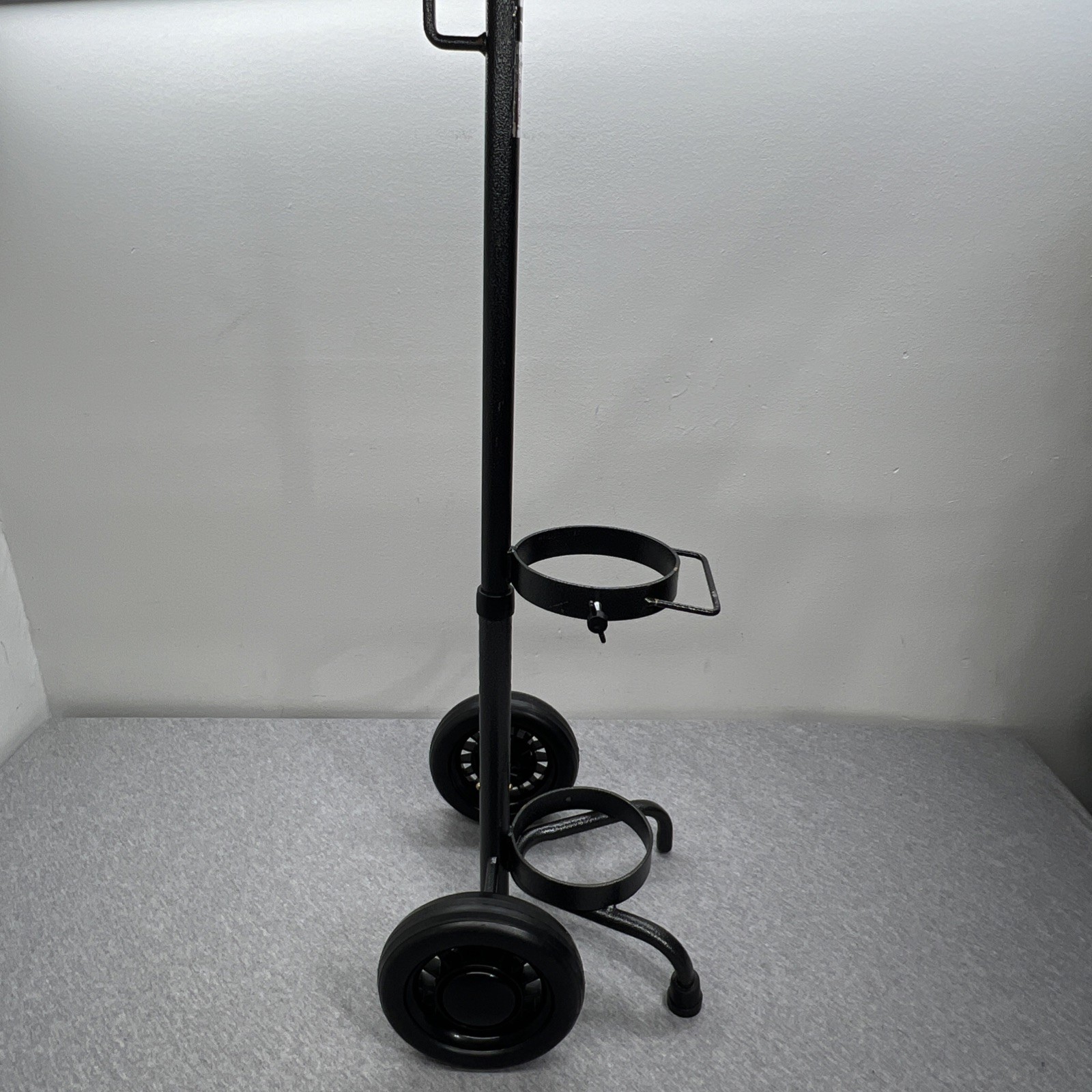 Medline Oxygen Rolling Cart for D and E Oxygen TanksnCylindersb B