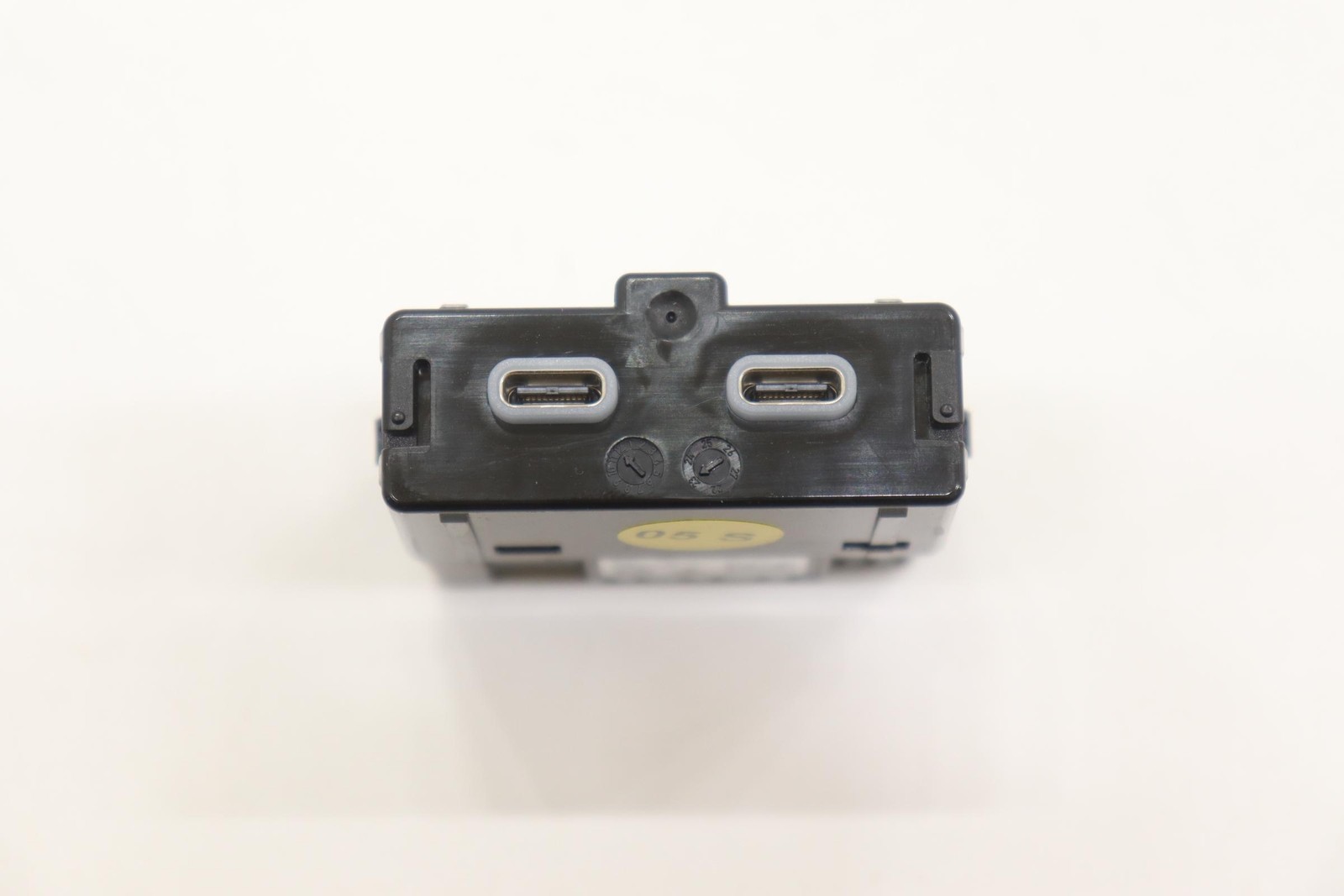 2024 - 2025 VOLKSWAGEN ATLAS CENTER CONSOLE BACK USB POWER OUTLET OEM 3G5035718A