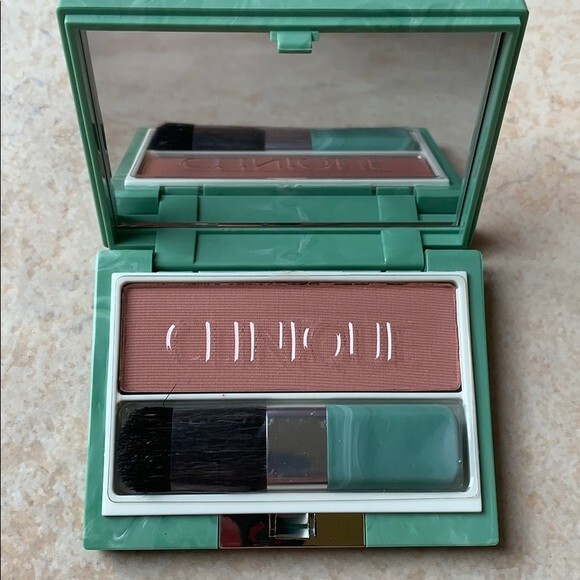 New in Box Clinique Soft Pressed Powder Blusher - 01 New Clover - Full Size