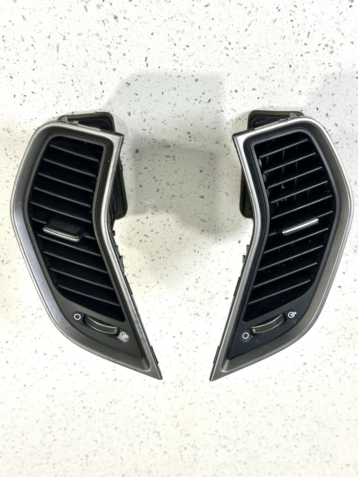 2013-2018 Hyundai Santa Fe Sport Air  Center Dash  AC Vents both Left +Right oem