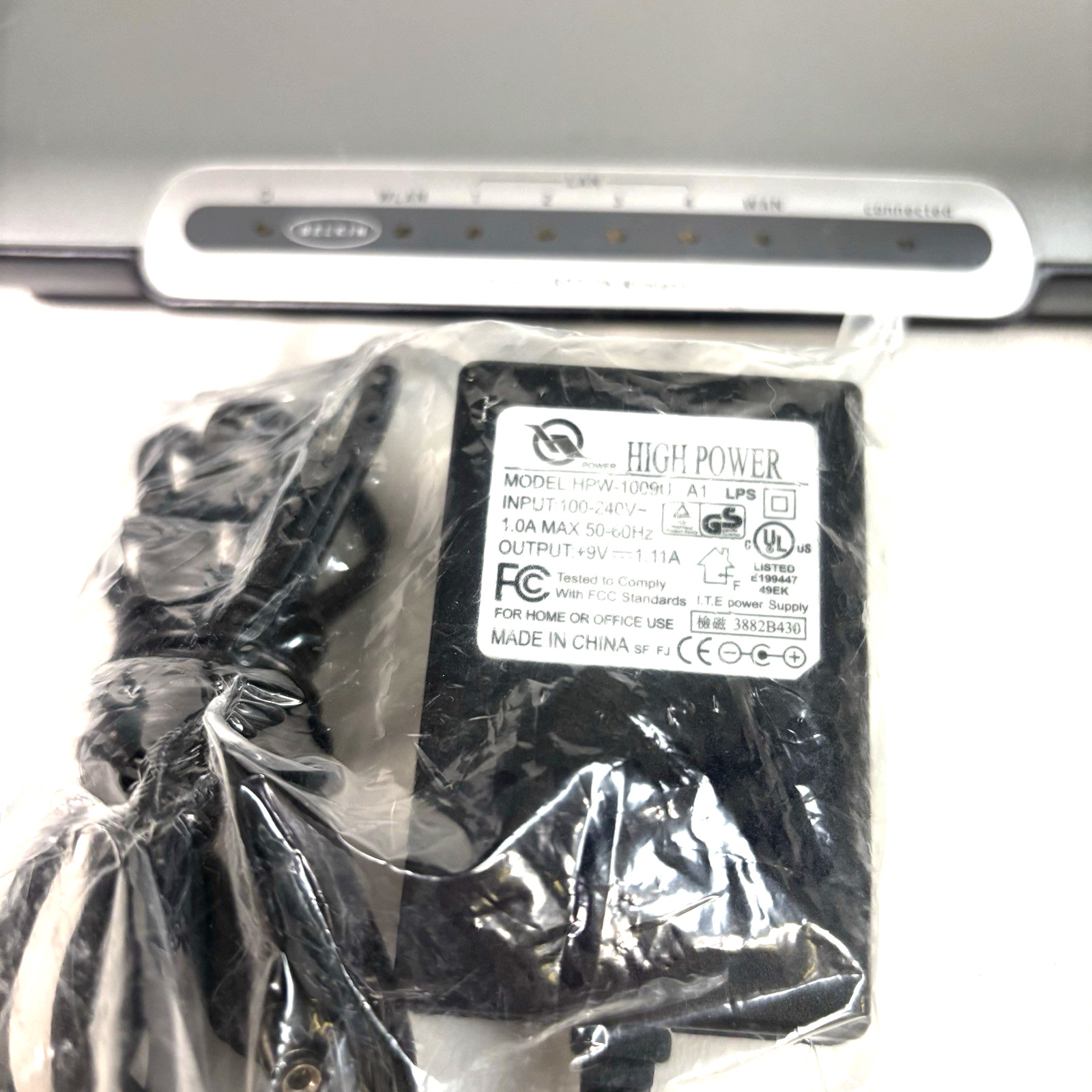 Netgear Range Max Wireless Router Belkin Model F5D 6231-4
