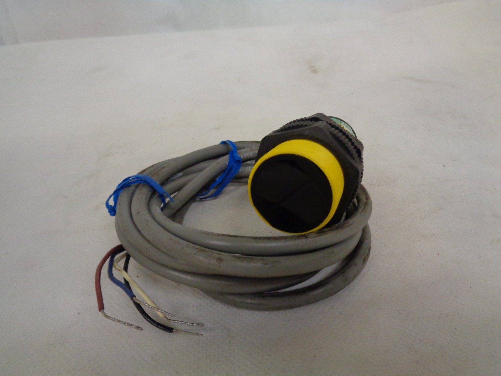 NEW BANNER S30SN6FF400 PHOTOELECTRIC SENSOR