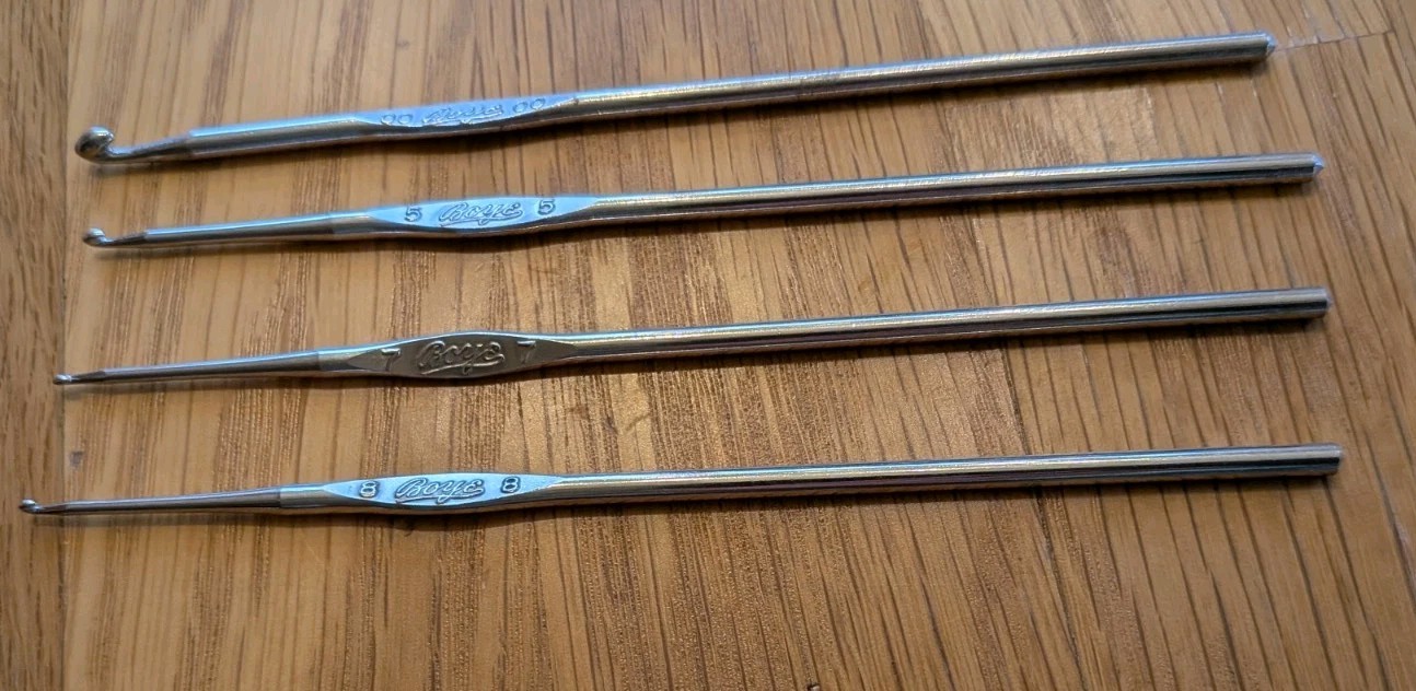 4 Antique Boye Steel Crochet Hooks Lot etched 10 cents, 00, 6, 7,  8